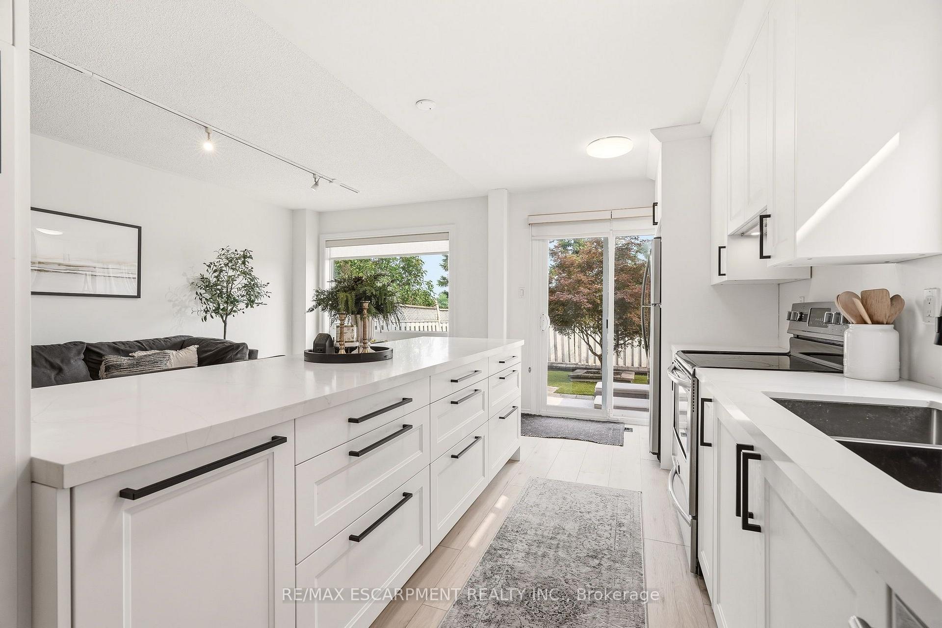 Photo 4 of 5116 Silvercreek Drive, Burlington, Appleby — HOMEH