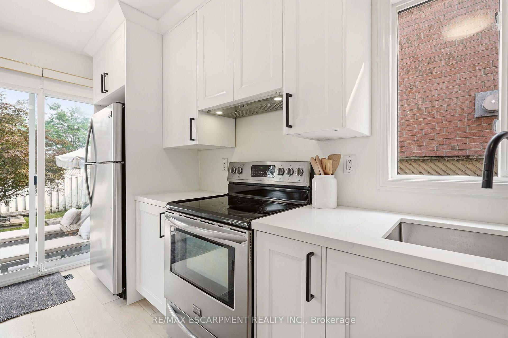 Photo 5 of 5116 Silvercreek Drive, Burlington, Appleby — HOMEH