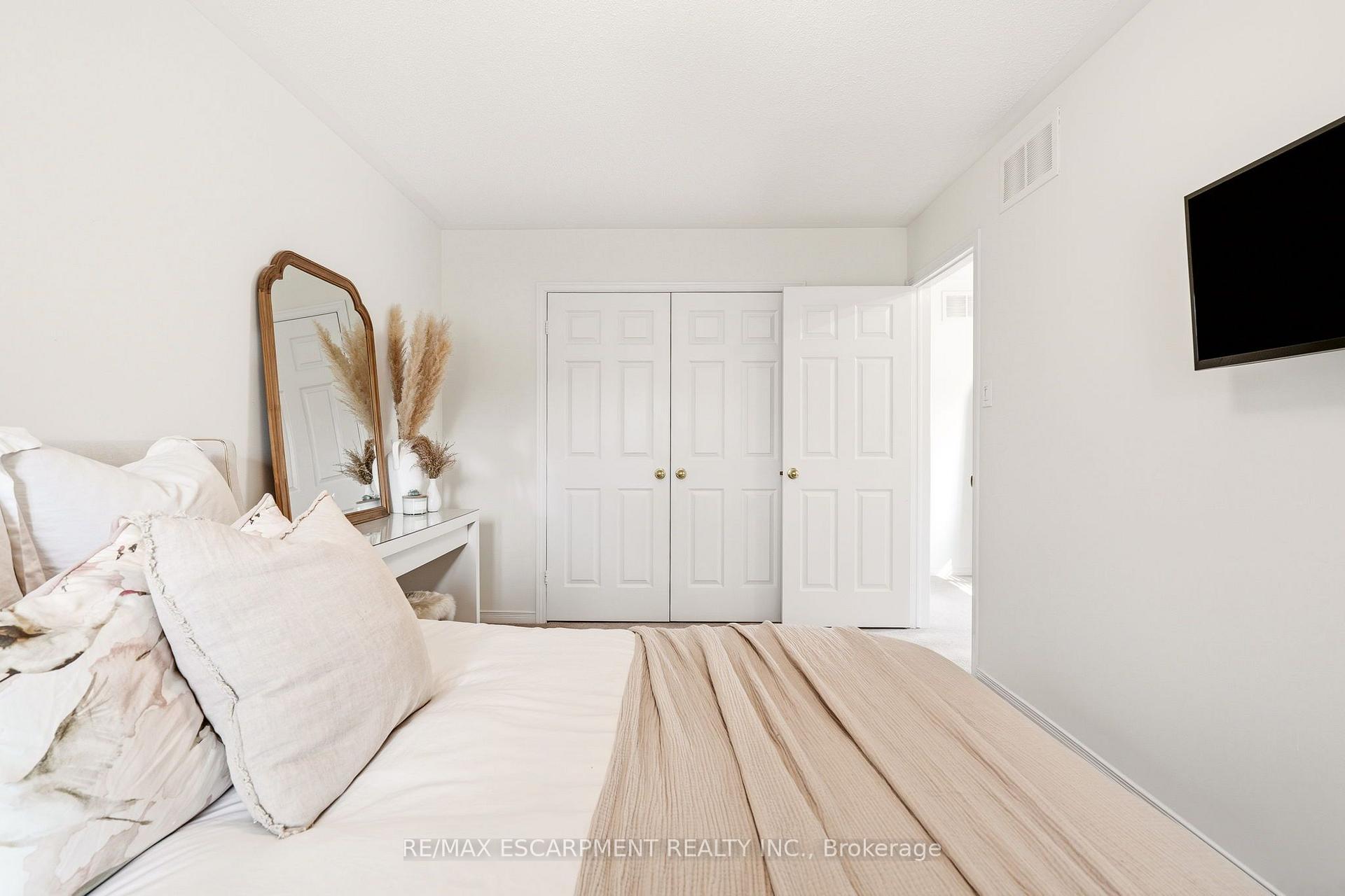 Photo 25 of 5116 Silvercreek Drive, Burlington, Appleby — HOMEH