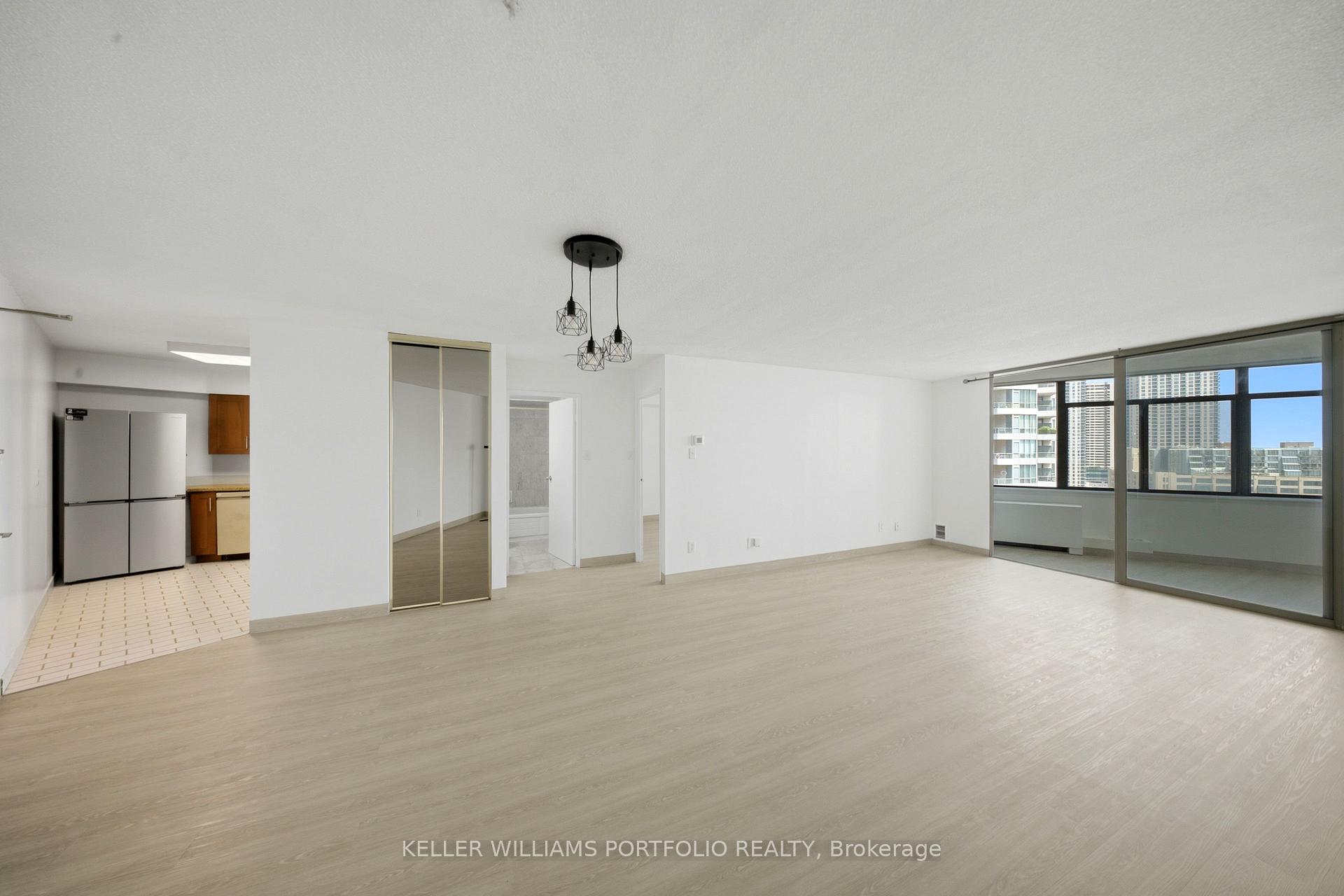 Photo 2 of Unit 1608, 250 Queens Quay W, Toronto, Waterfront Communities — HOMEH