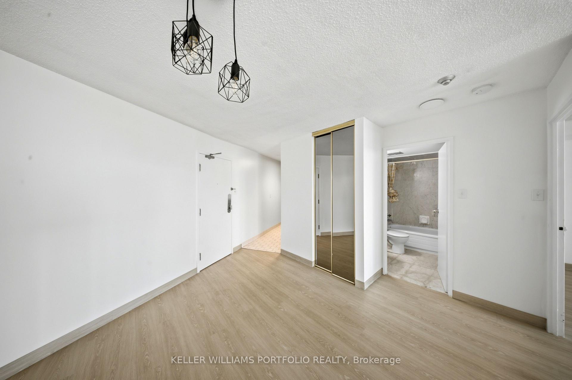 Photo 6 of Unit 1608, 250 Queens Quay W, Toronto, Waterfront Communities — HOMEH