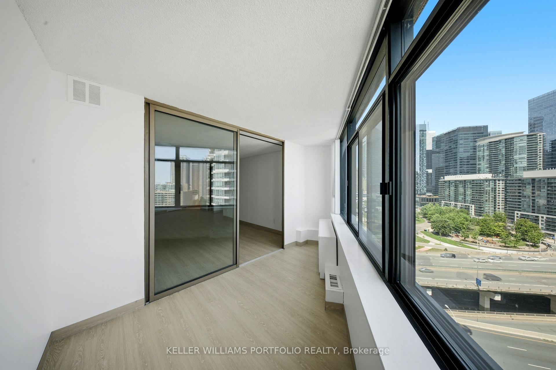 Photo 8 of Unit 1608, 250 Queens Quay W, Toronto, Waterfront Communities — HOMEH