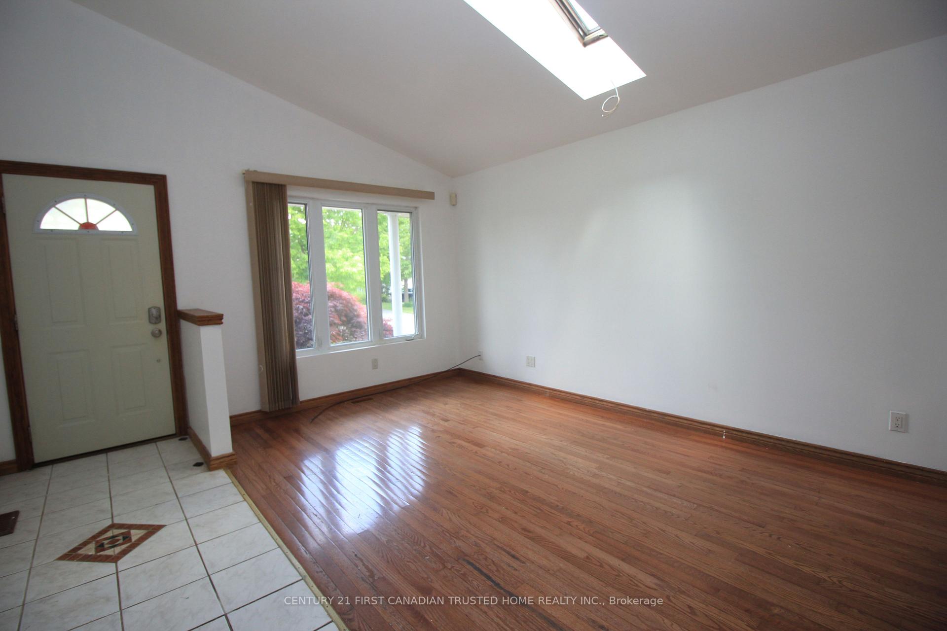 Photo 3 of 176 Oldham Street, London, South T — HOMEH