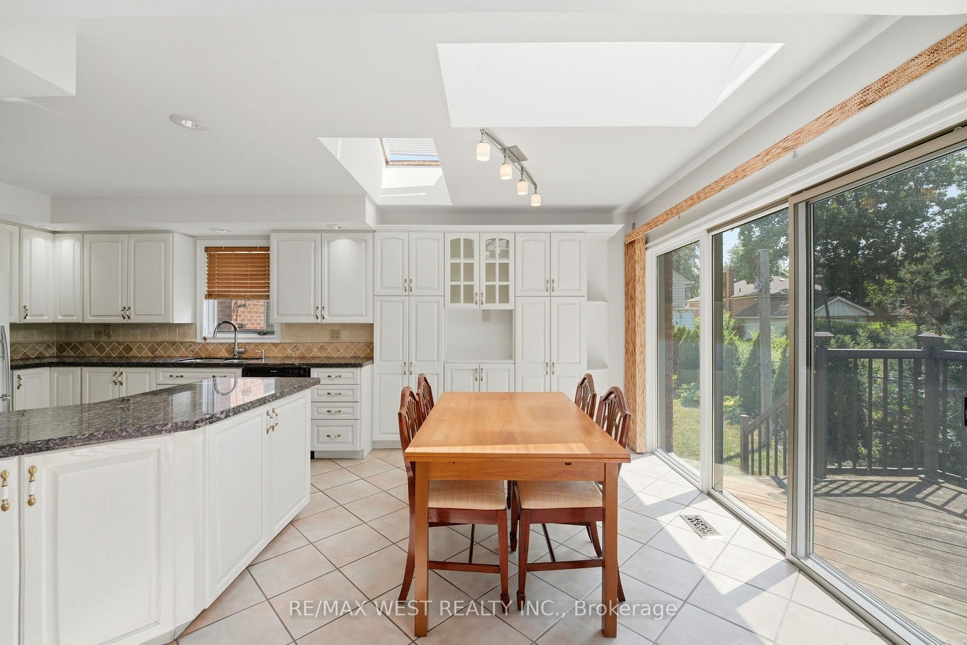 Photo 3 of 88 Riverdale Drive, Etobicoke, Thistletown-Beaumonde Heights — HOMEH