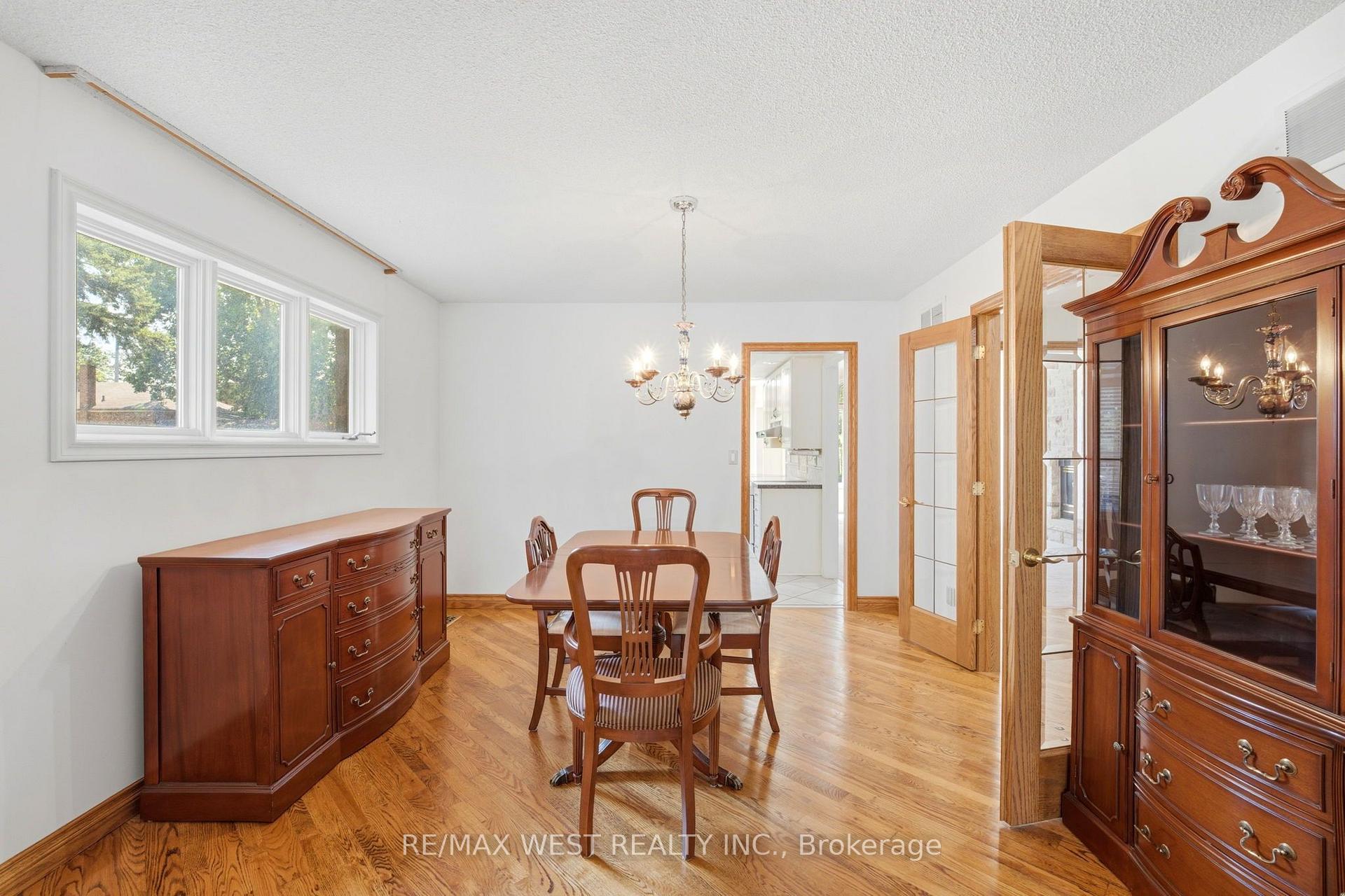 Photo 6 of 88 Riverdale Drive, Etobicoke, Thistletown-Beaumonde Heights — HOMEH