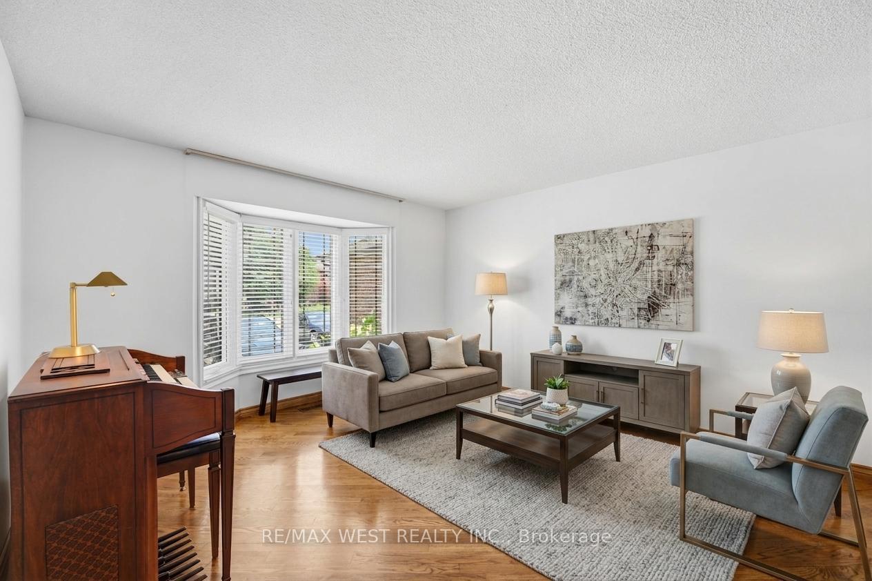 Photo 7 of 88 Riverdale Drive, Etobicoke, Thistletown-Beaumonde Heights — HOMEH