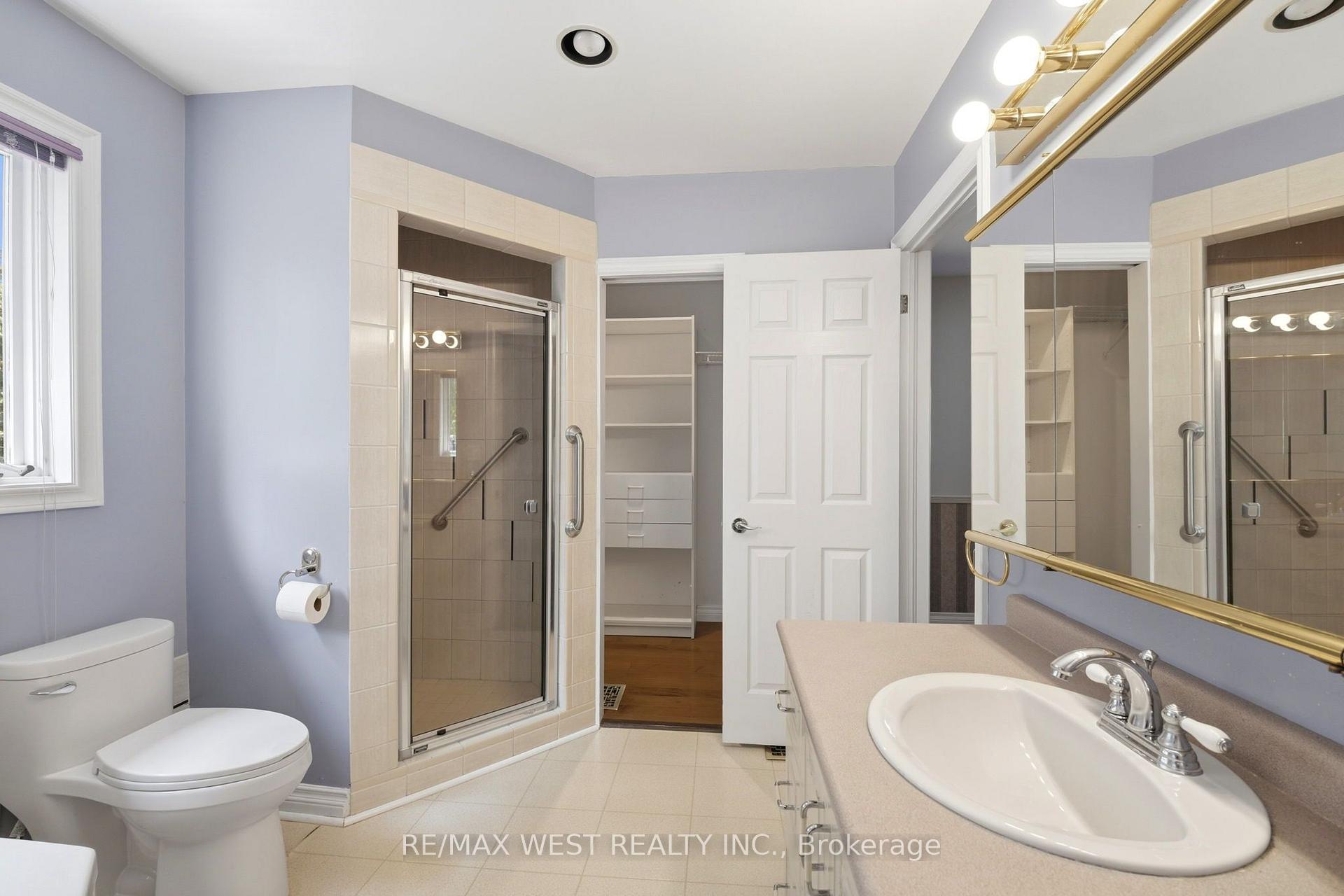 Photo 9 of 88 Riverdale Drive, Etobicoke, Thistletown-Beaumonde Heights — HOMEH
