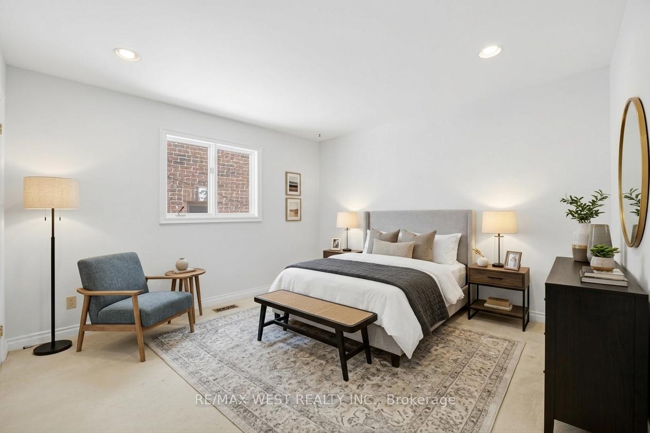 Photo 10 of 88 Riverdale Drive, Etobicoke, Thistletown-Beaumonde Heights — HOMEH