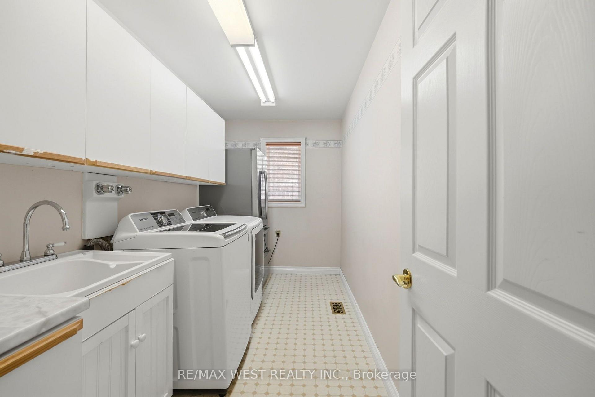 Photo 11 of 88 Riverdale Drive, Etobicoke, Thistletown-Beaumonde Heights — HOMEH