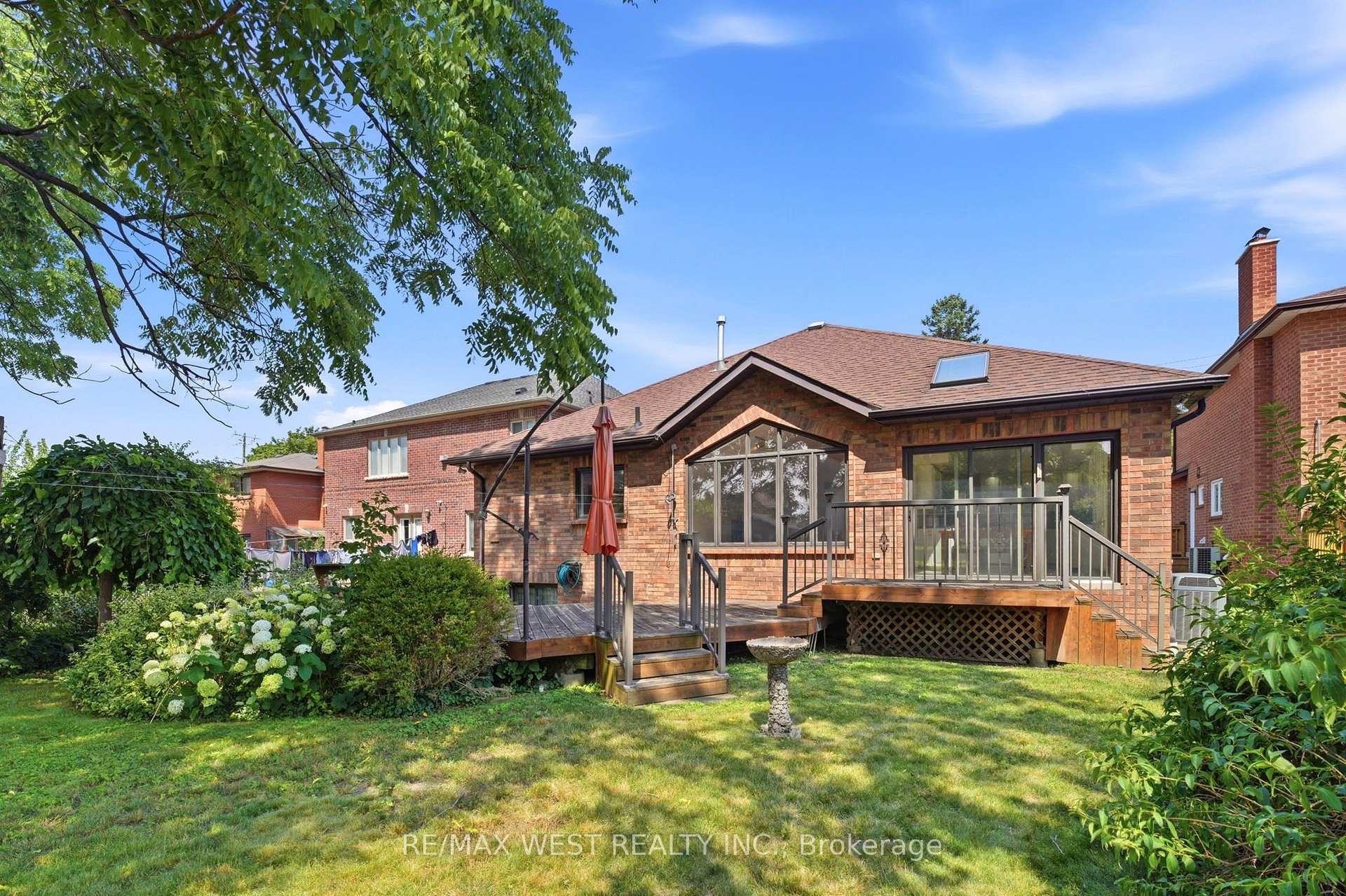 Photo 12 of 88 Riverdale Drive, Etobicoke, Thistletown-Beaumonde Heights — HOMEH