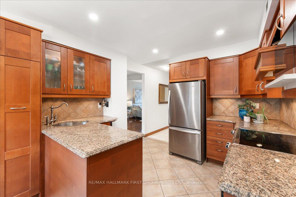 Photo 10 of 1276 Maple Ridge Drive, Pickering, Liverpool — HOMEH