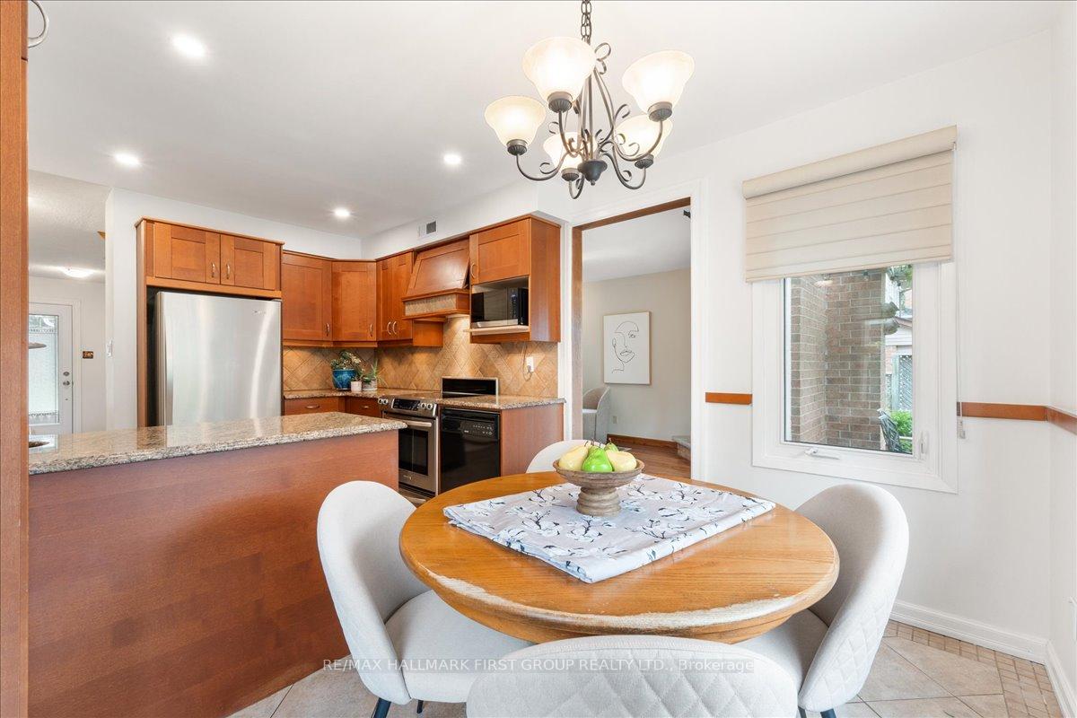Photo 12 of 1276 Maple Ridge Drive, Pickering, Liverpool — HOMEH