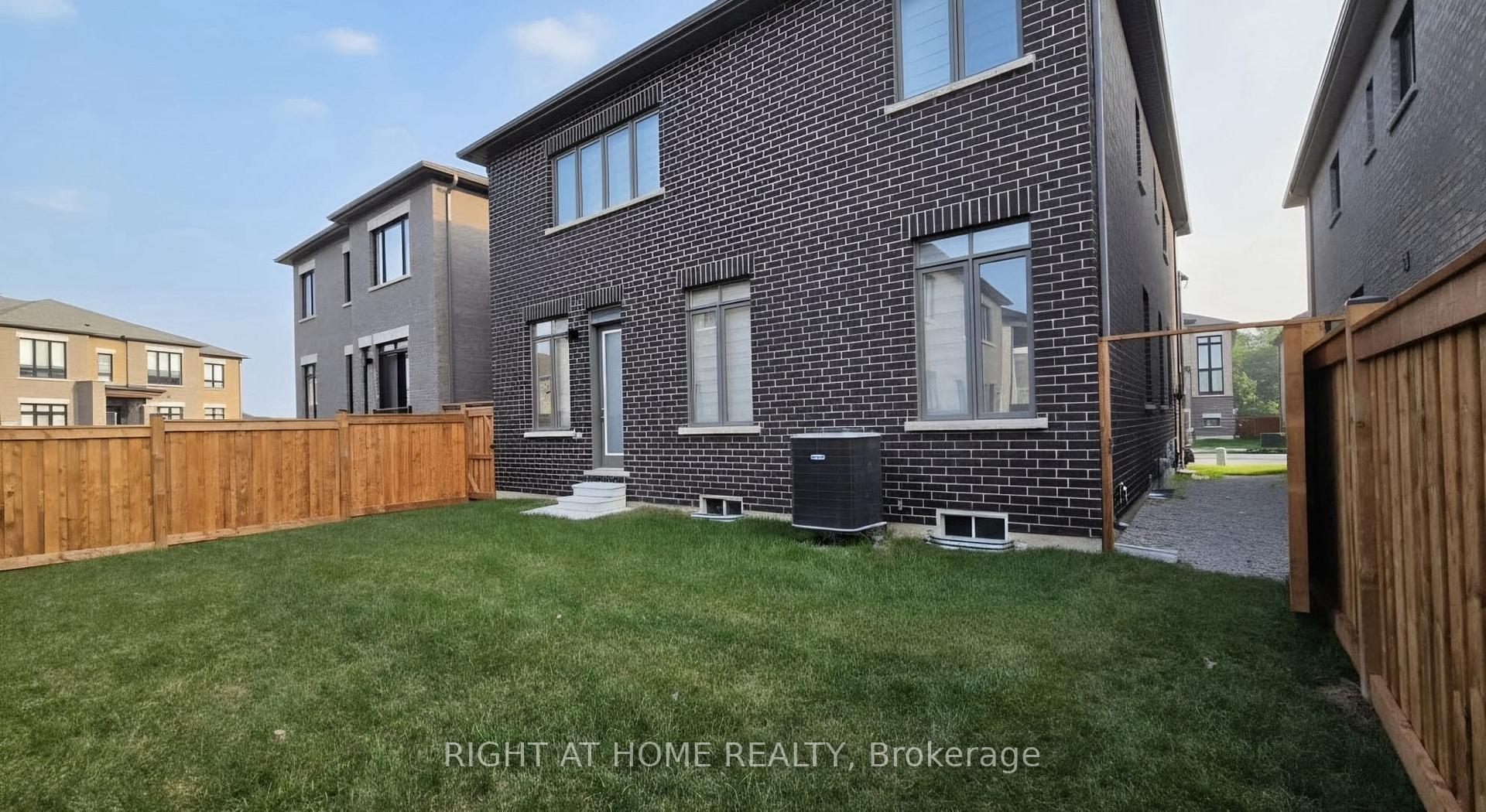 Photo 31 of 816 Apple Terrace, Milton, Cobban — HOMEH