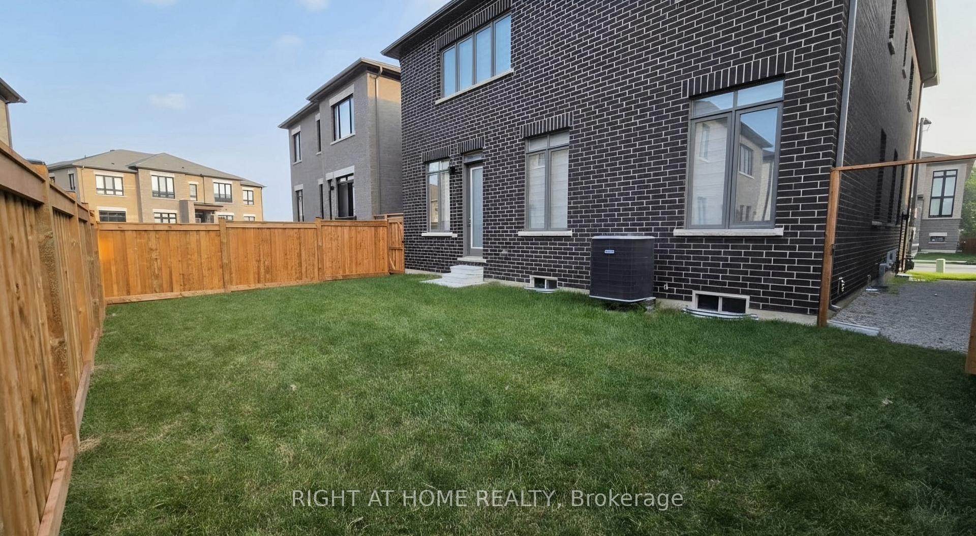 Photo 32 of 816 Apple Terrace, Milton, Cobban — HOMEH