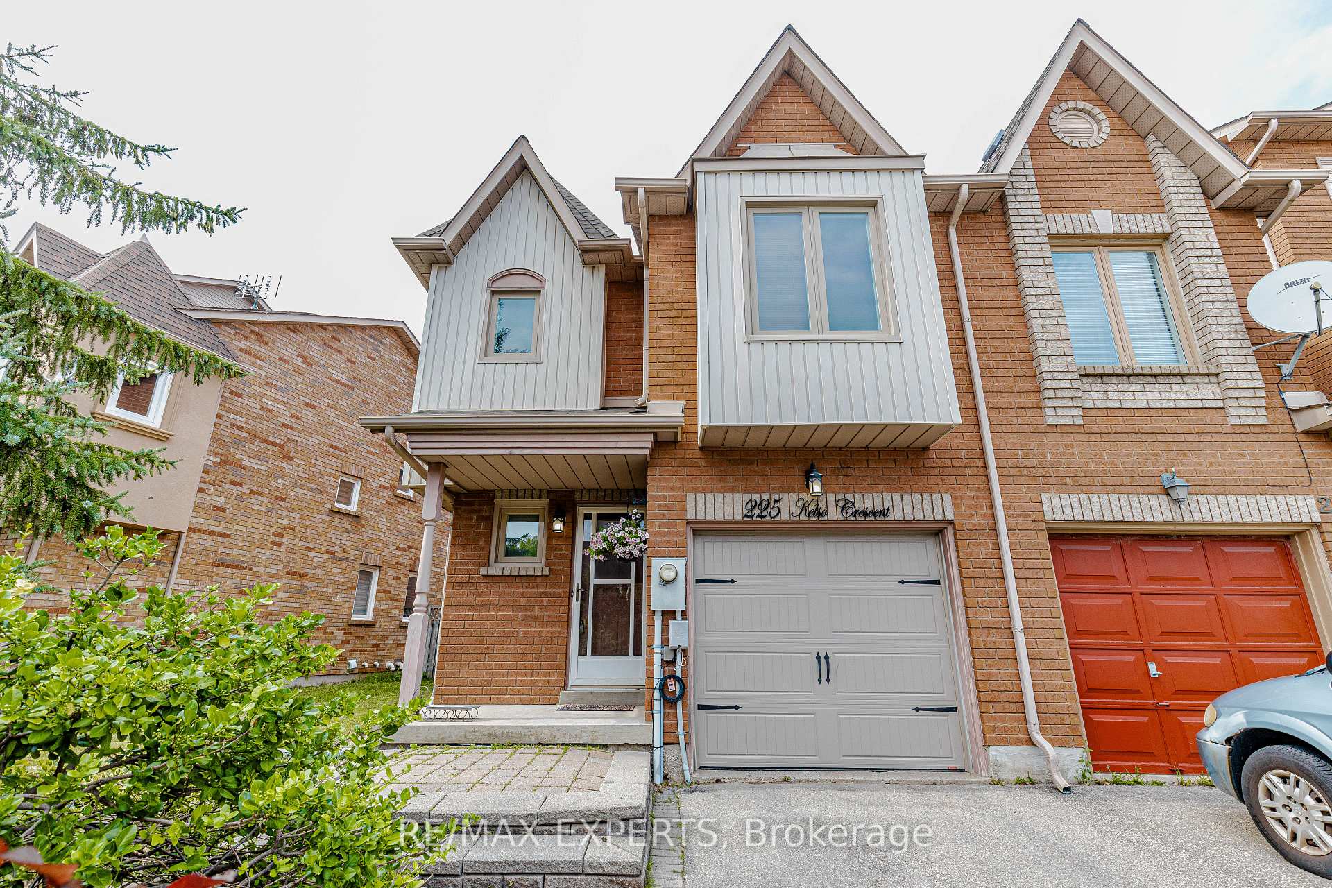 Front of 225 Kelso Crescent