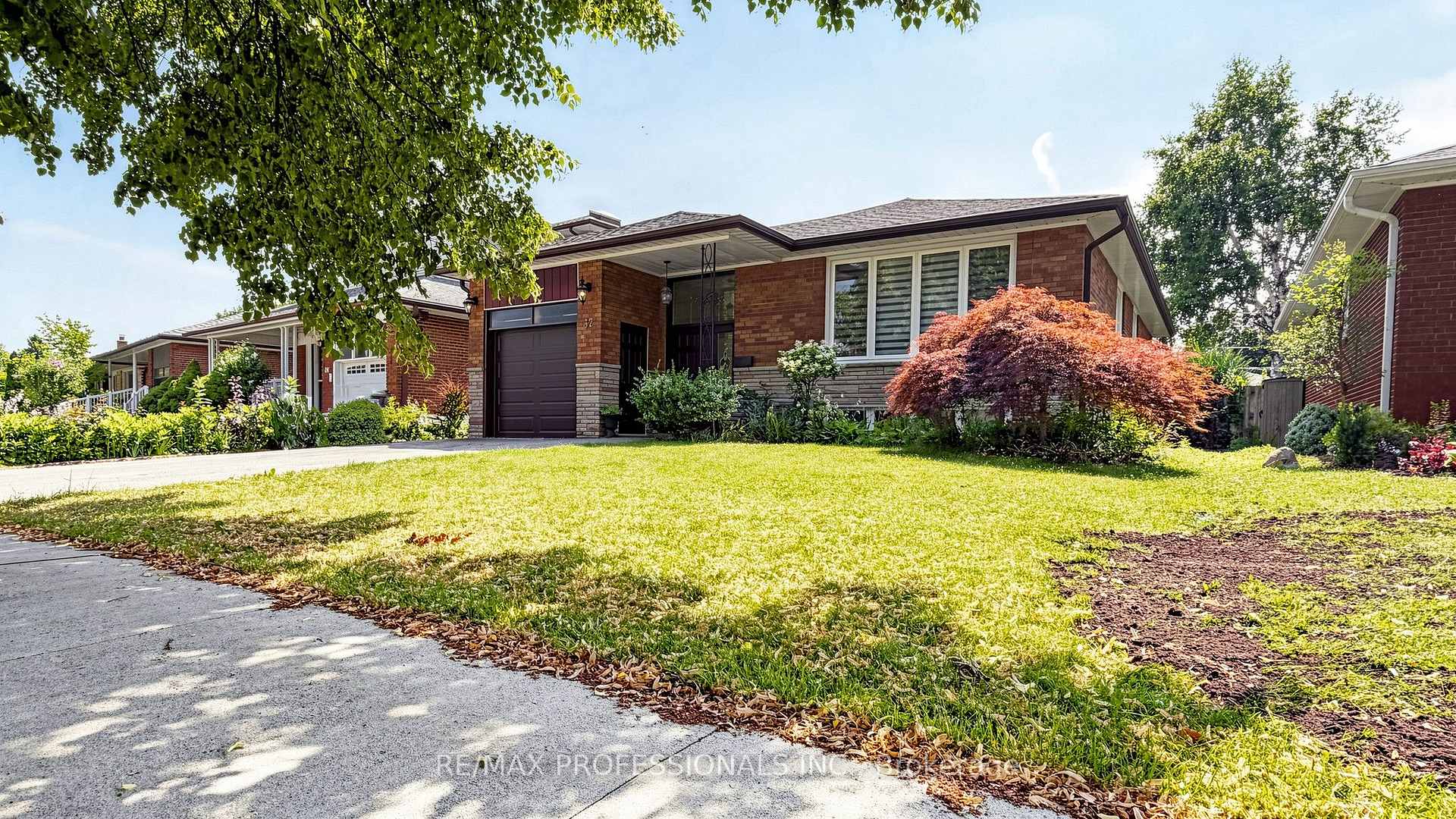 Photo 2 of 32 Sellmar Road, Etobicoke, Willowridge-Martingrove-Richview — HOMEH