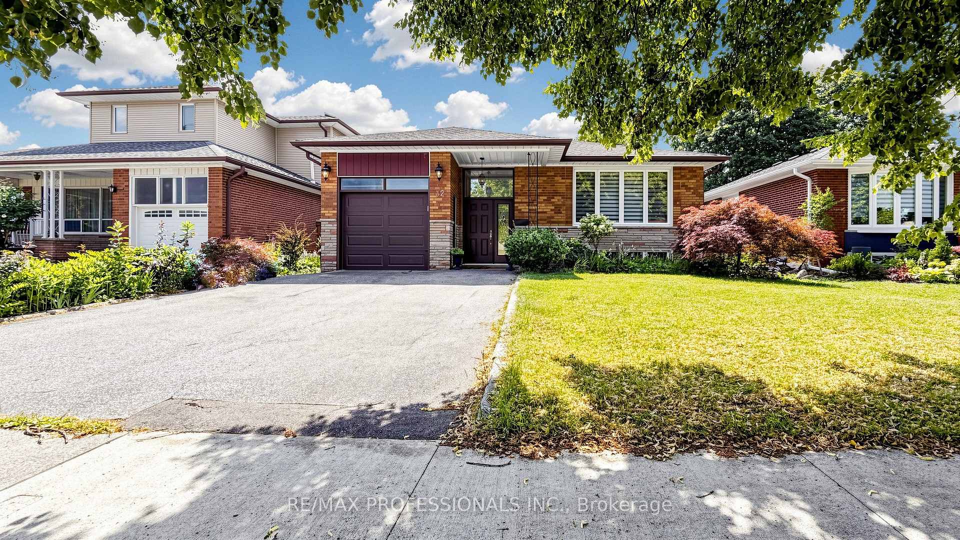 Photo 3 of 32 Sellmar Road, Etobicoke, Willowridge-Martingrove-Richview — HOMEH