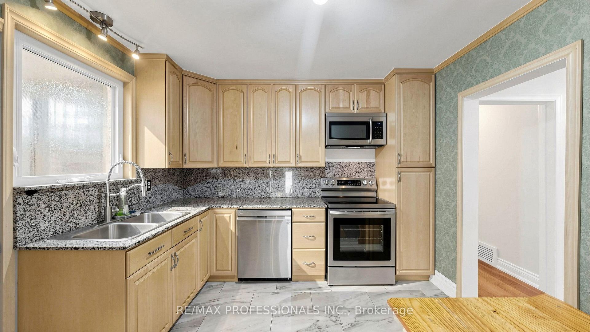 Photo 8 of 32 Sellmar Road, Etobicoke, Willowridge-Martingrove-Richview — HOMEH
