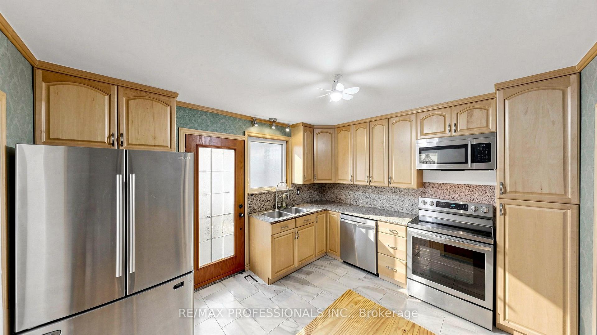 Photo 9 of 32 Sellmar Road, Etobicoke, Willowridge-Martingrove-Richview — HOMEH