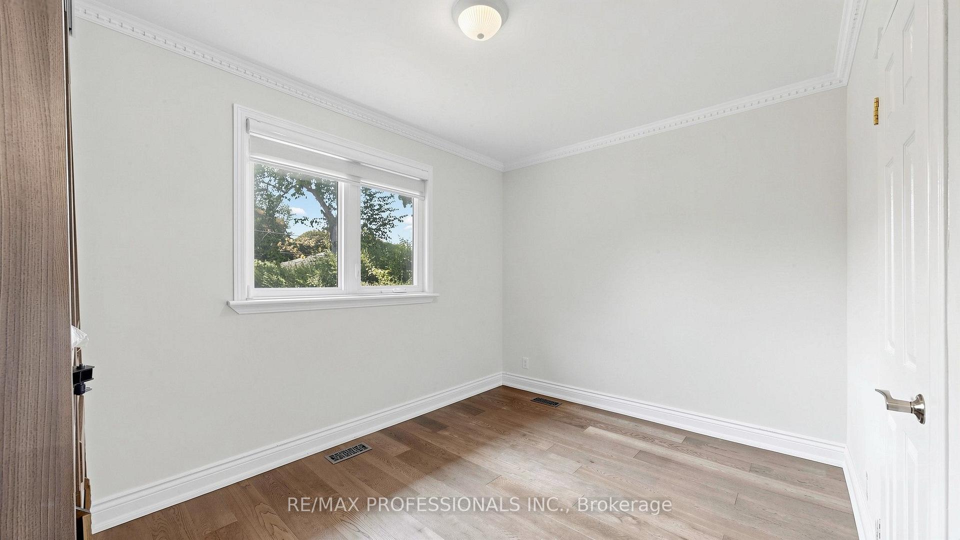 Photo 11 of 32 Sellmar Road, Etobicoke, Willowridge-Martingrove-Richview — HOMEH