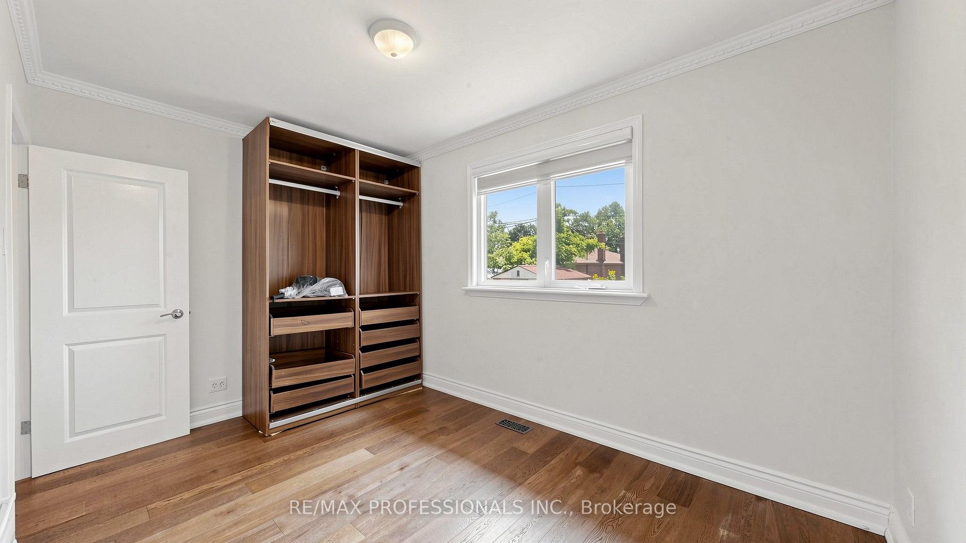 Photo 12 of 32 Sellmar Road, Etobicoke, Willowridge-Martingrove-Richview — HOMEH