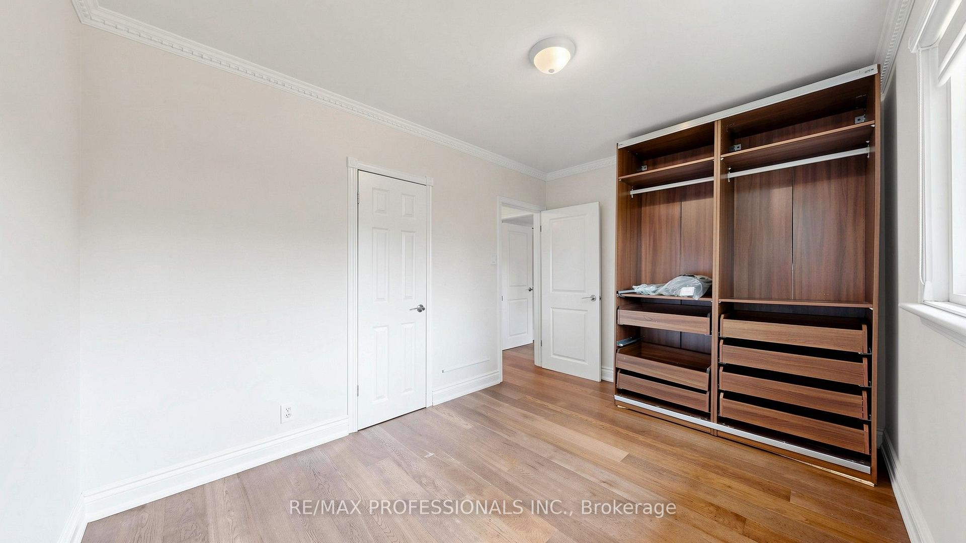 Photo 13 of 32 Sellmar Road, Etobicoke, Willowridge-Martingrove-Richview — HOMEH