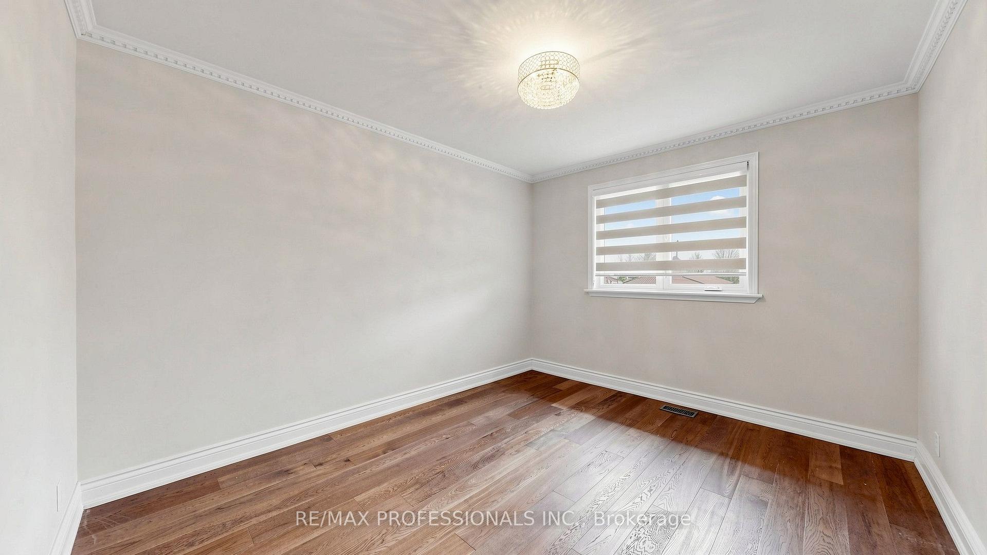Photo 14 of 32 Sellmar Road, Etobicoke, Willowridge-Martingrove-Richview — HOMEH