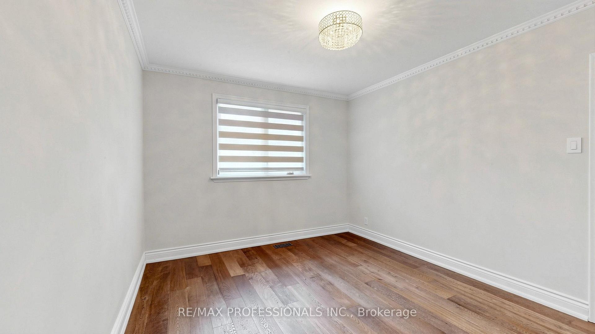 Photo 16 of 32 Sellmar Road, Etobicoke, Willowridge-Martingrove-Richview — HOMEH