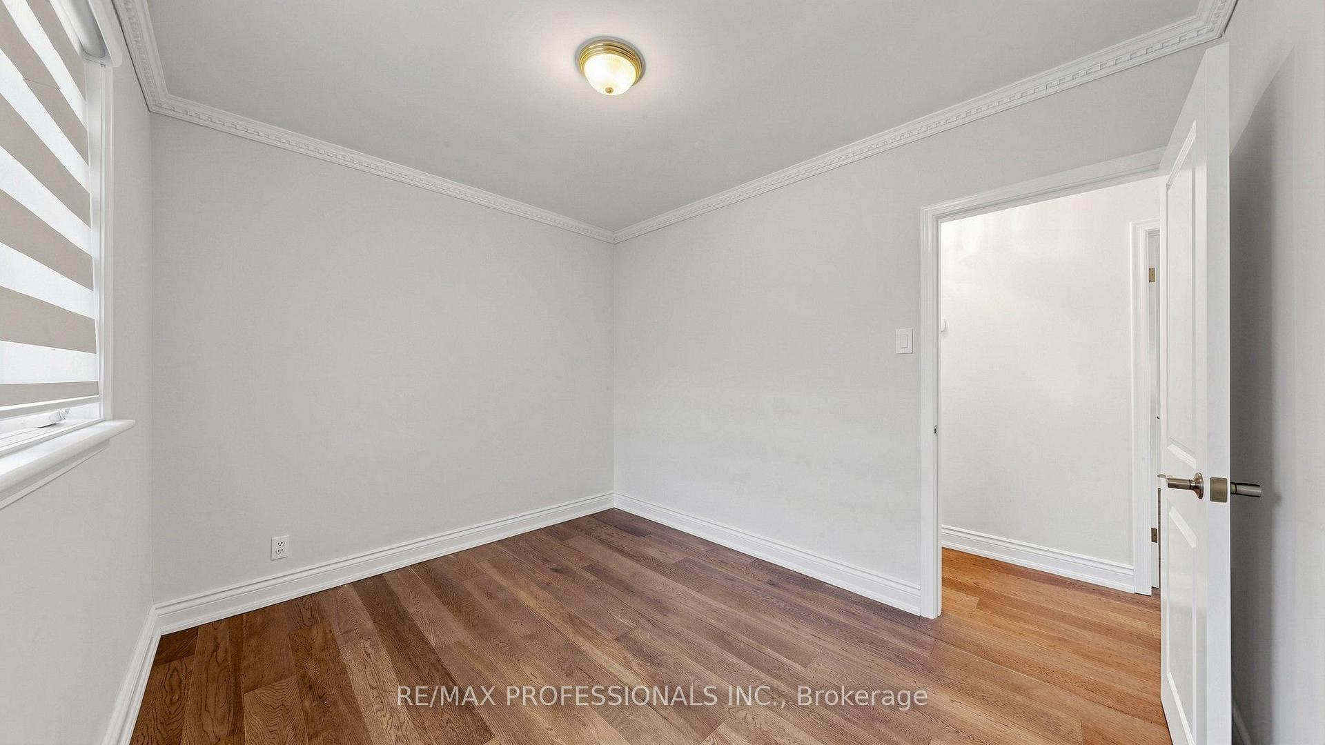 Photo 22 of 32 Sellmar Road, Etobicoke, Willowridge-Martingrove-Richview — HOMEH