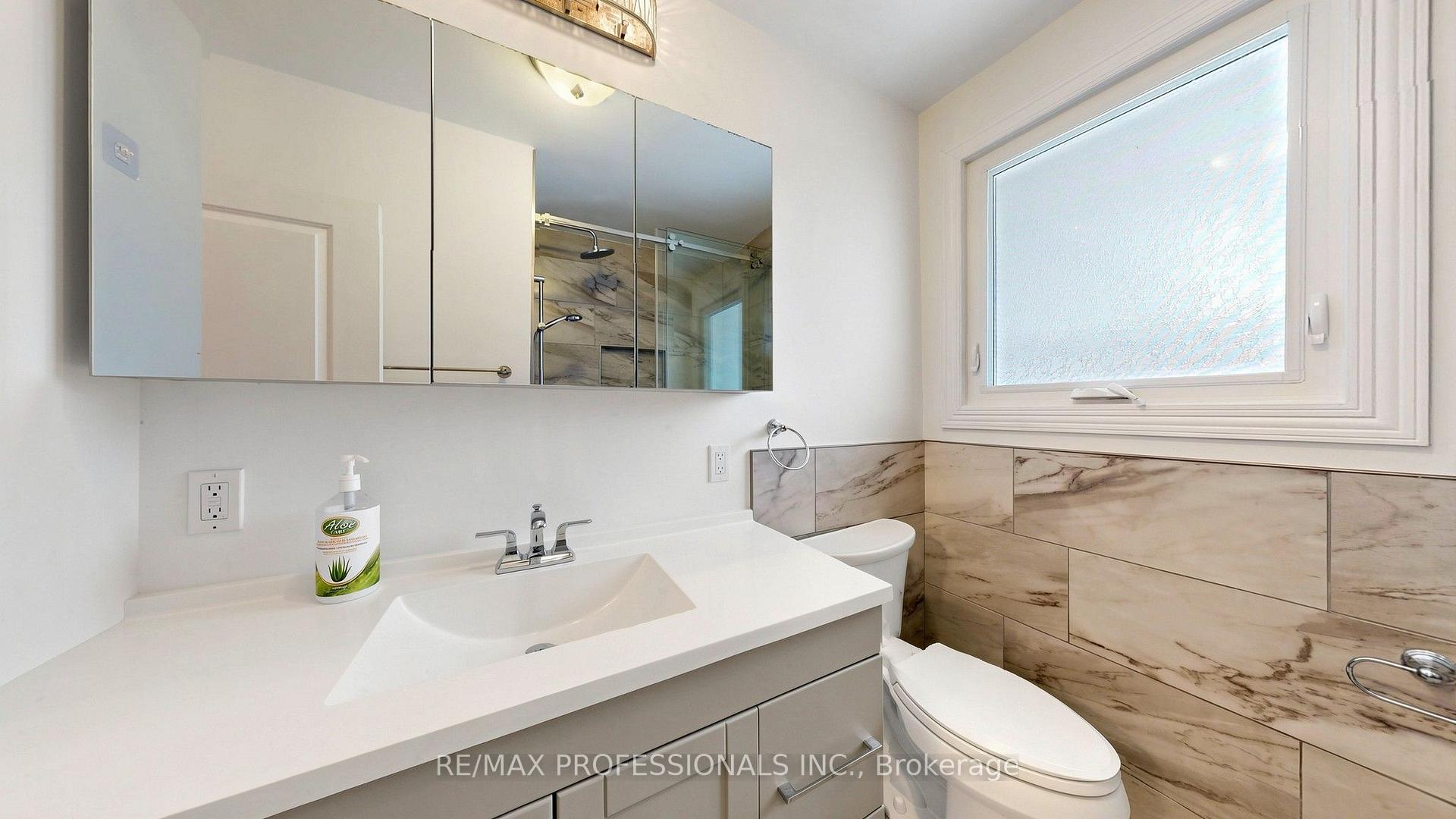 Photo 23 of 32 Sellmar Road, Etobicoke, Willowridge-Martingrove-Richview — HOMEH