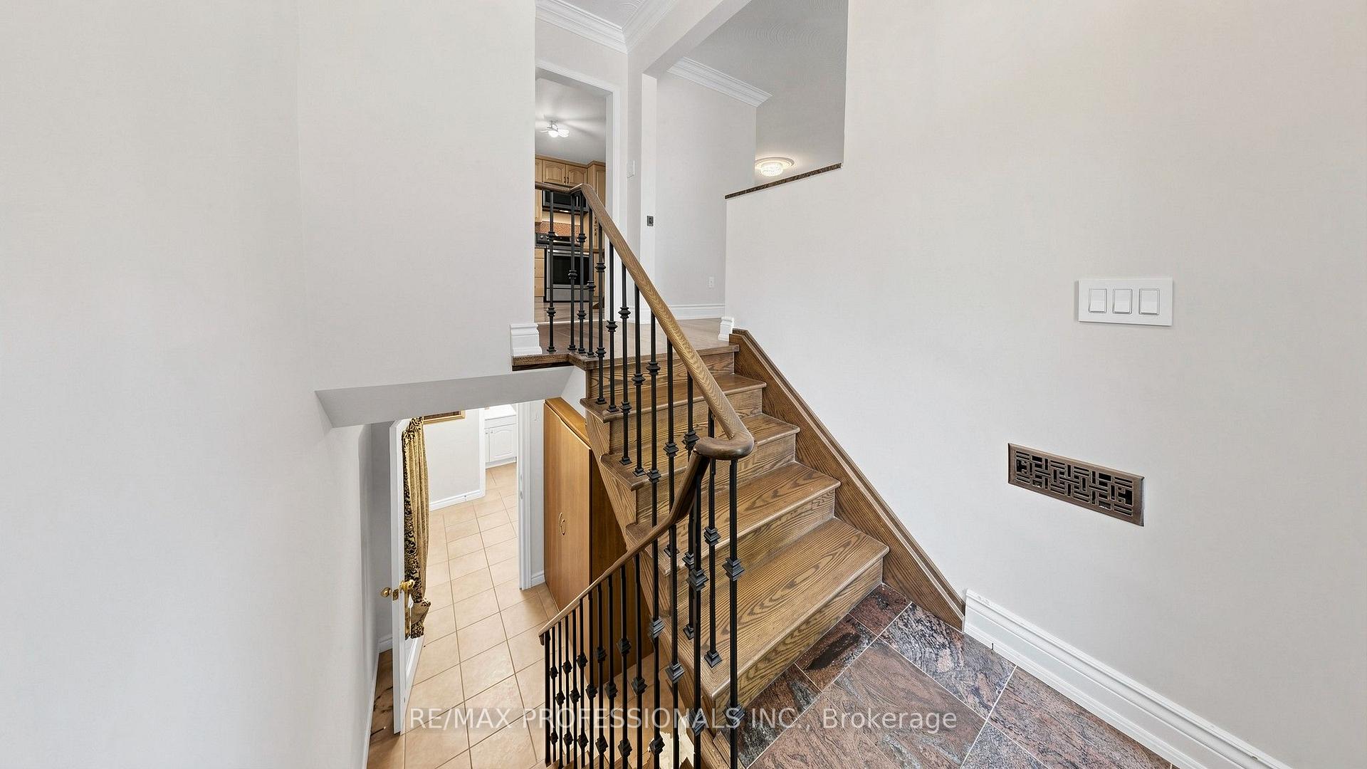 Photo 27 of 32 Sellmar Road, Etobicoke, Willowridge-Martingrove-Richview — HOMEH