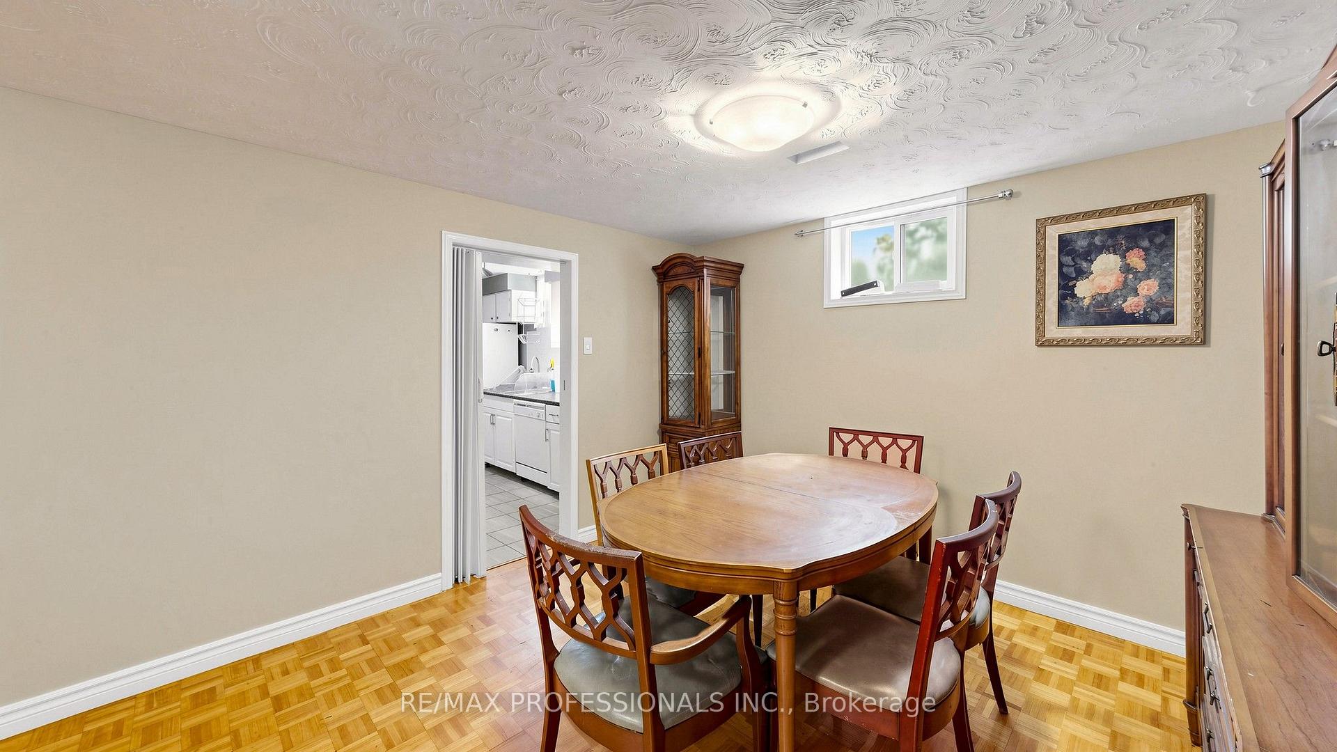 Photo 31 of 32 Sellmar Road, Etobicoke, Willowridge-Martingrove-Richview — HOMEH