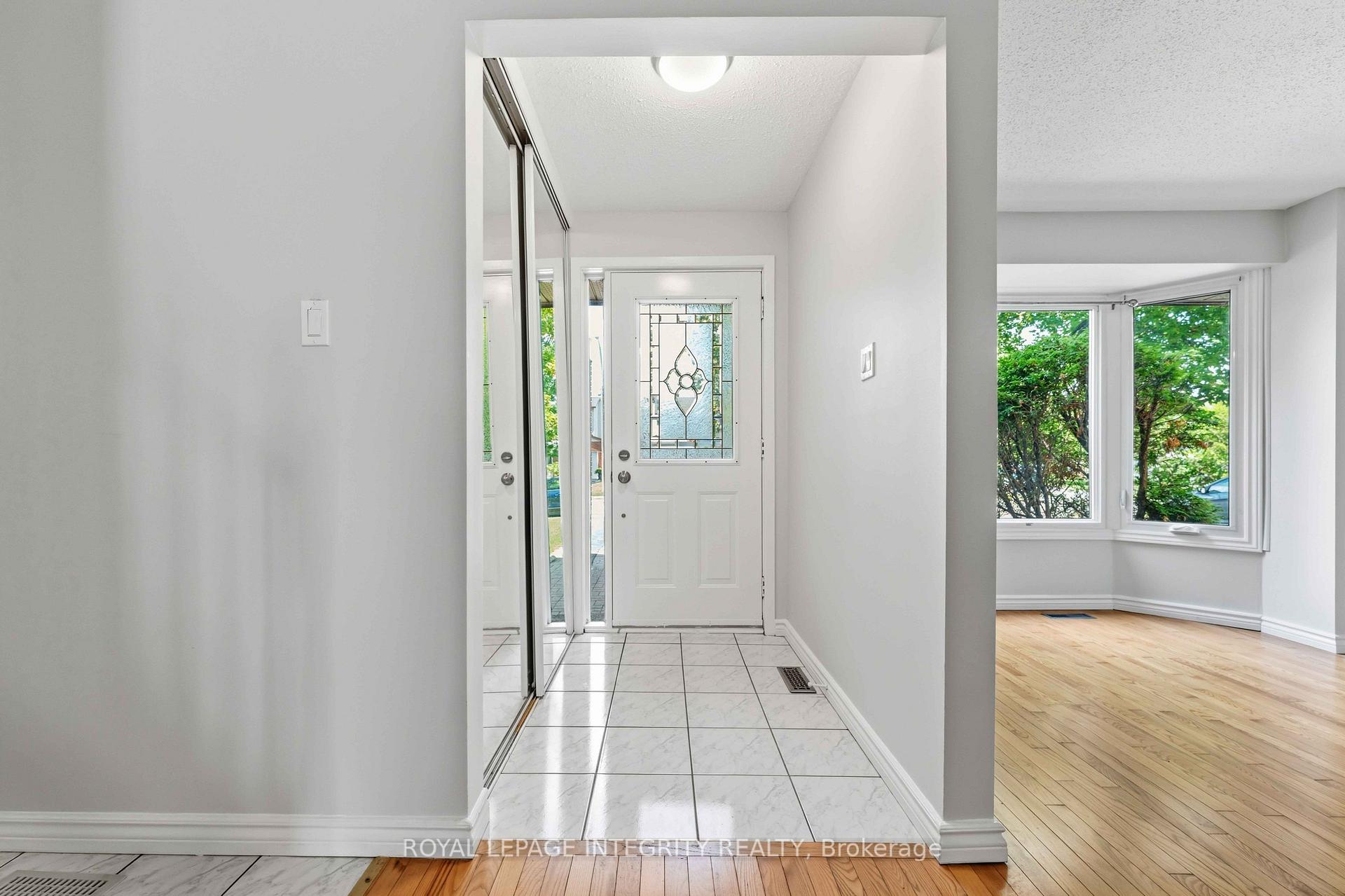 Photo 2 of 1455 Bradshaw Crescent, Ottawa, Pineview — HOMEH