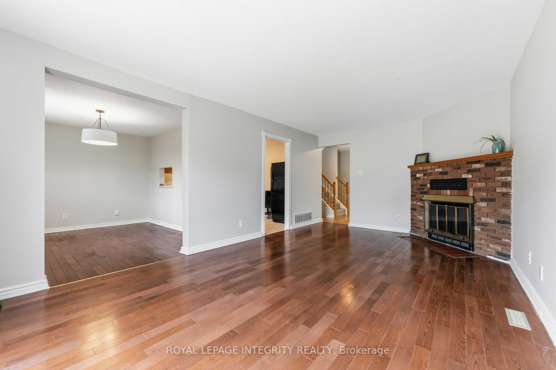 Photo 6 of 1455 Bradshaw Crescent, Ottawa, Pineview — HOMEH