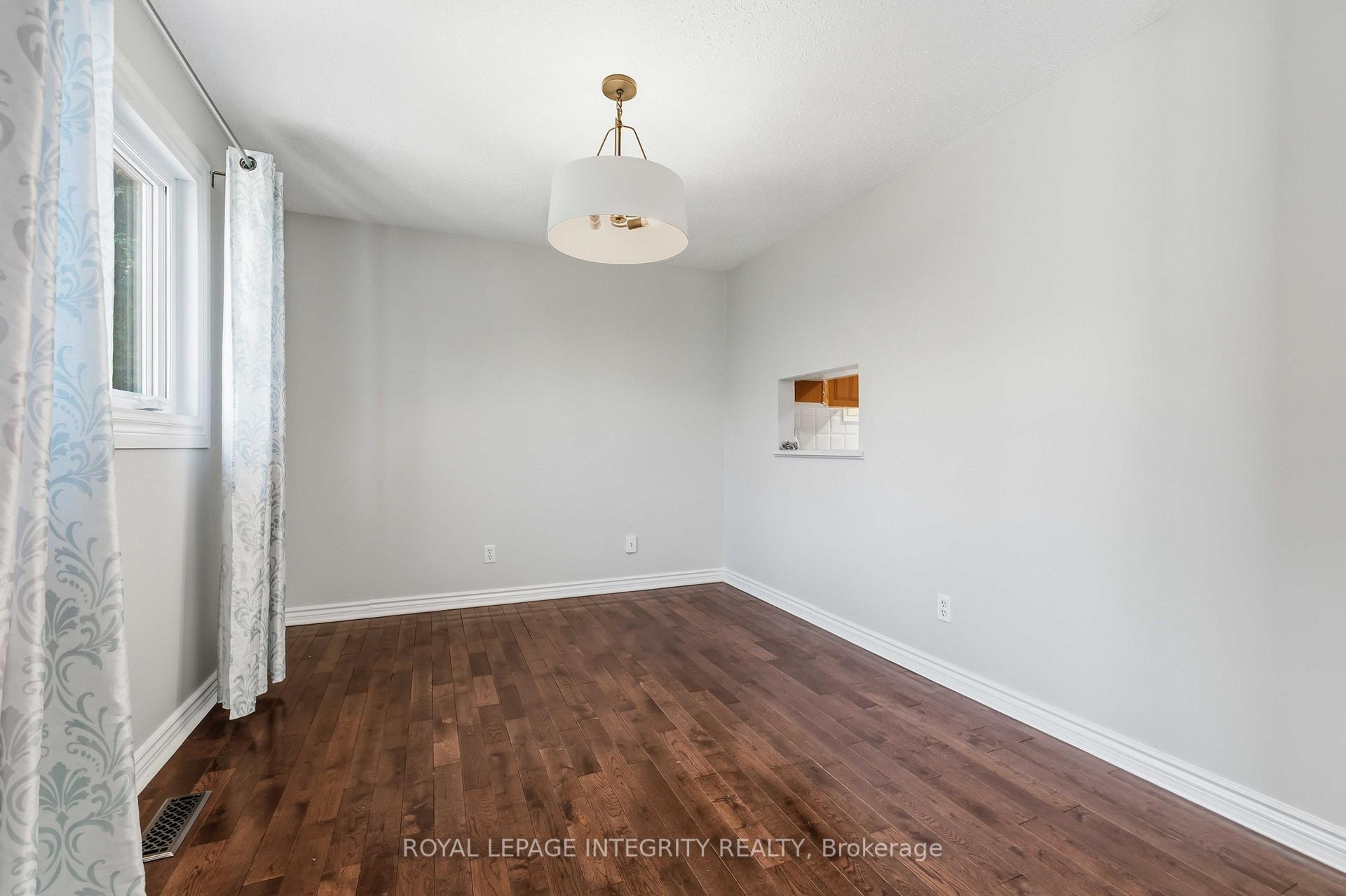 Photo 7 of 1455 Bradshaw Crescent, Ottawa, Pineview — HOMEH