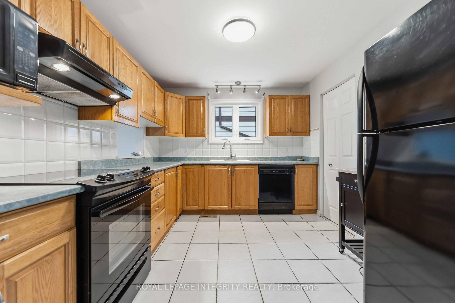 Photo 9 of 1455 Bradshaw Crescent, Ottawa, Pineview — HOMEH