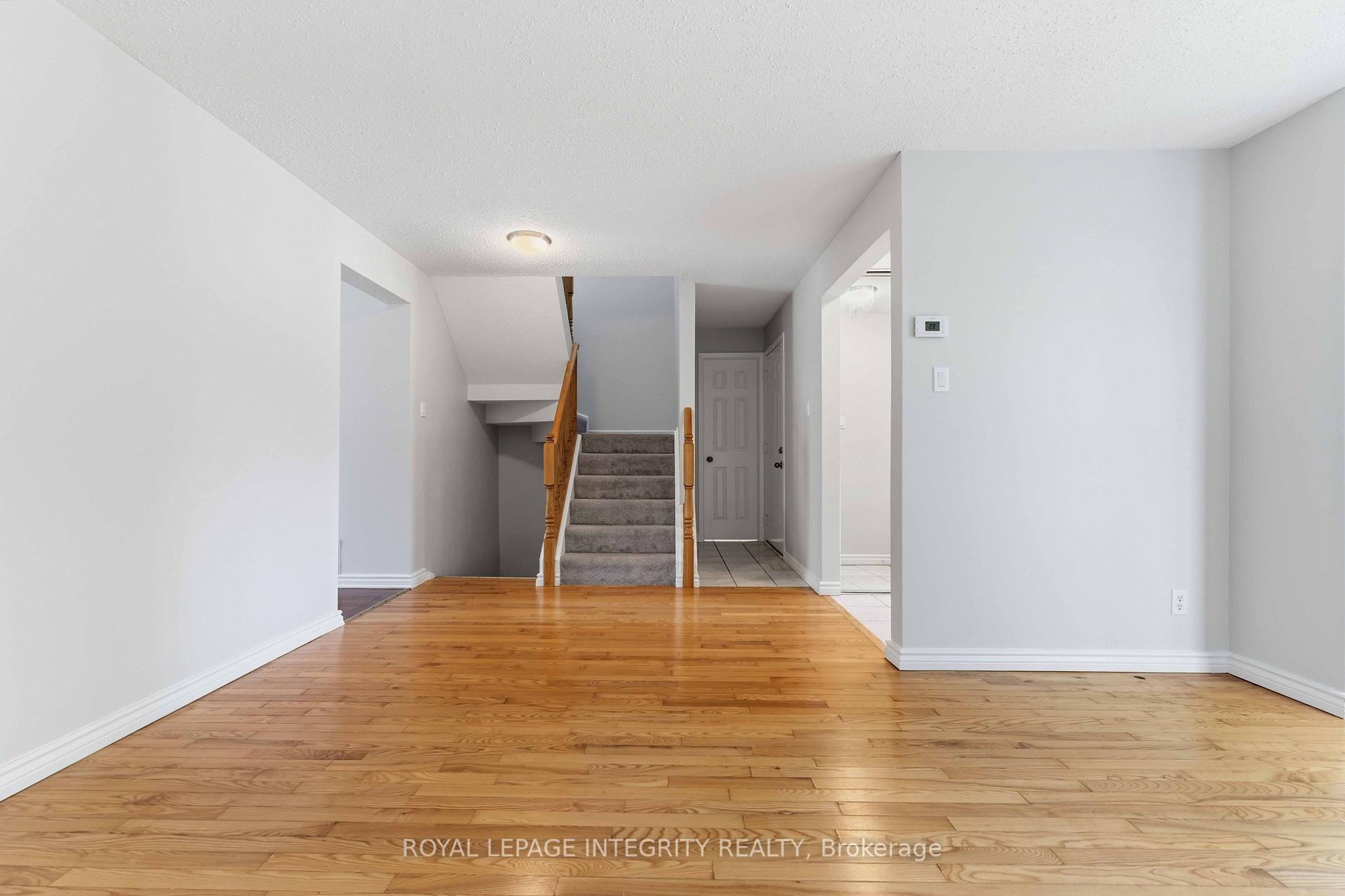 Photo 10 of 1455 Bradshaw Crescent, Ottawa, Pineview — HOMEH