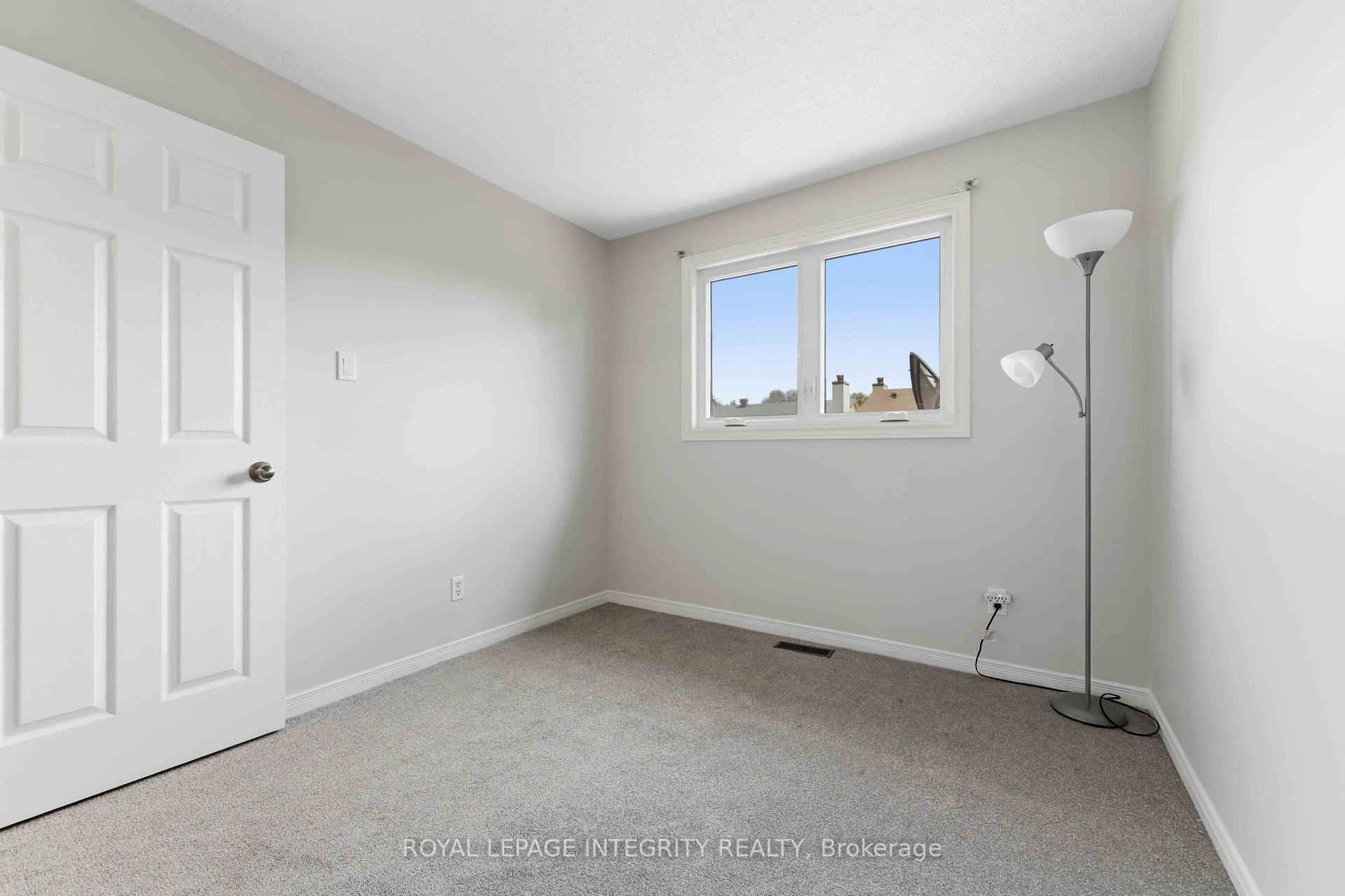 Photo 14 of 1455 Bradshaw Crescent, Ottawa, Pineview — HOMEH