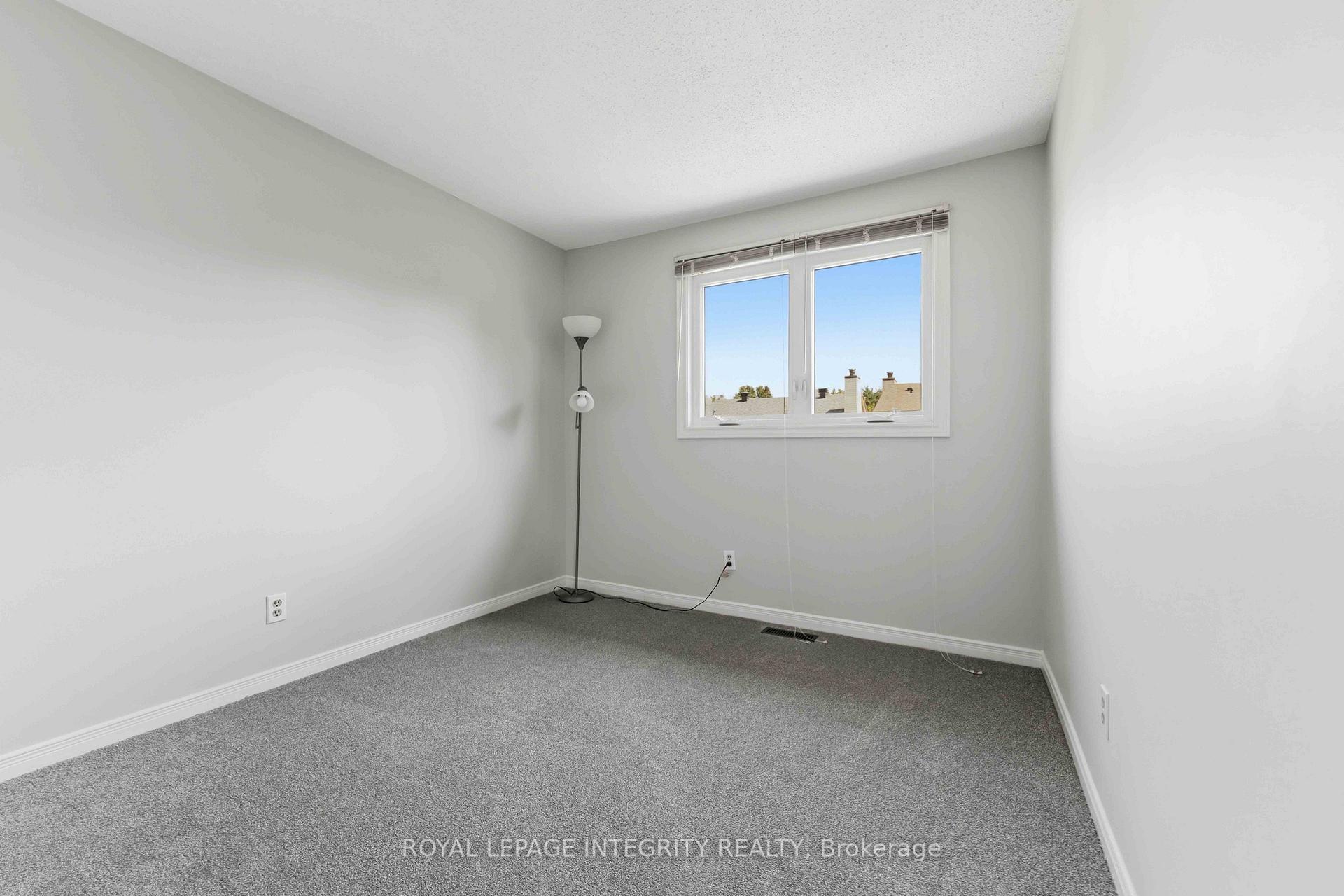 Photo 15 of 1455 Bradshaw Crescent, Ottawa, Pineview — HOMEH