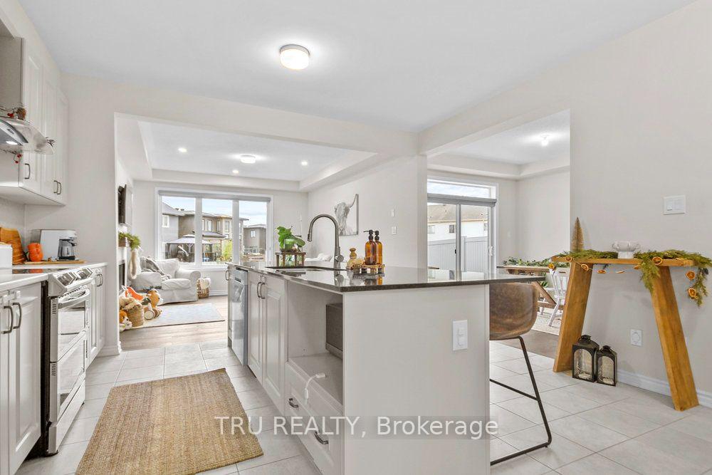 Photo 6 of 731 Brittanic Road, Ottawa, Kanata - Emerald Meadows/Trailwest — HOMEH