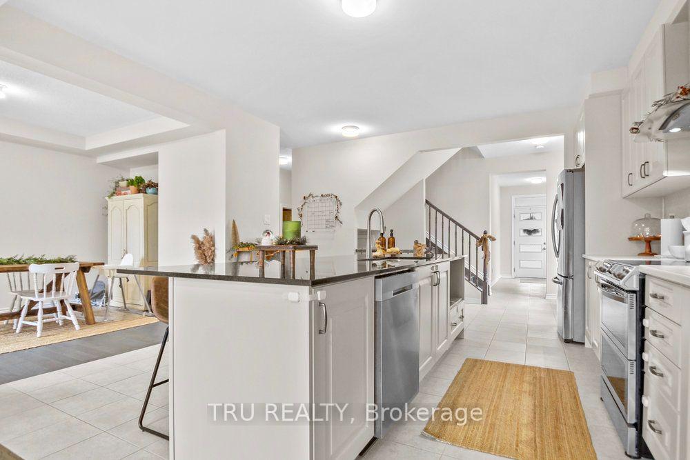 Photo 7 of 731 Brittanic Road, Ottawa, Kanata - Emerald Meadows/Trailwest — HOMEH
