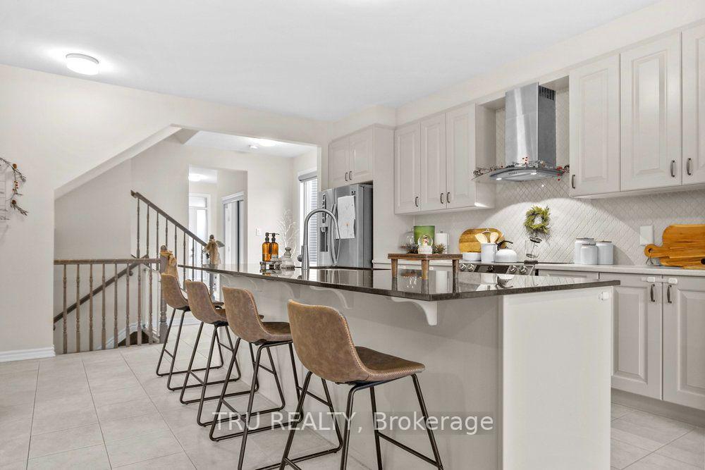 Photo 8 of 731 Brittanic Road, Ottawa, Kanata - Emerald Meadows/Trailwest — HOMEH