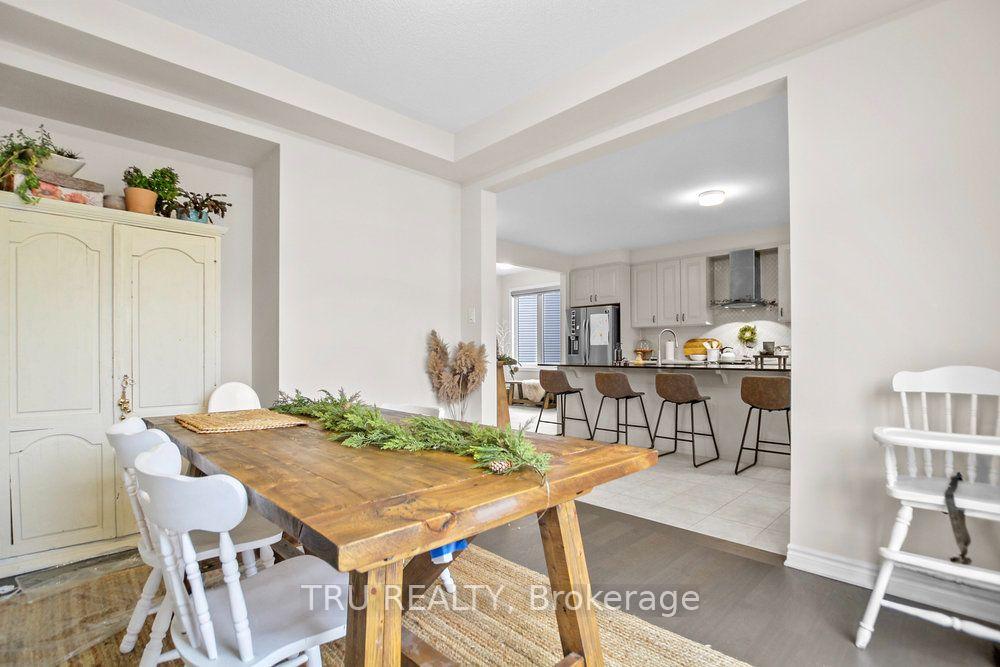Photo 10 of 731 Brittanic Road, Ottawa, Kanata - Emerald Meadows/Trailwest — HOMEH