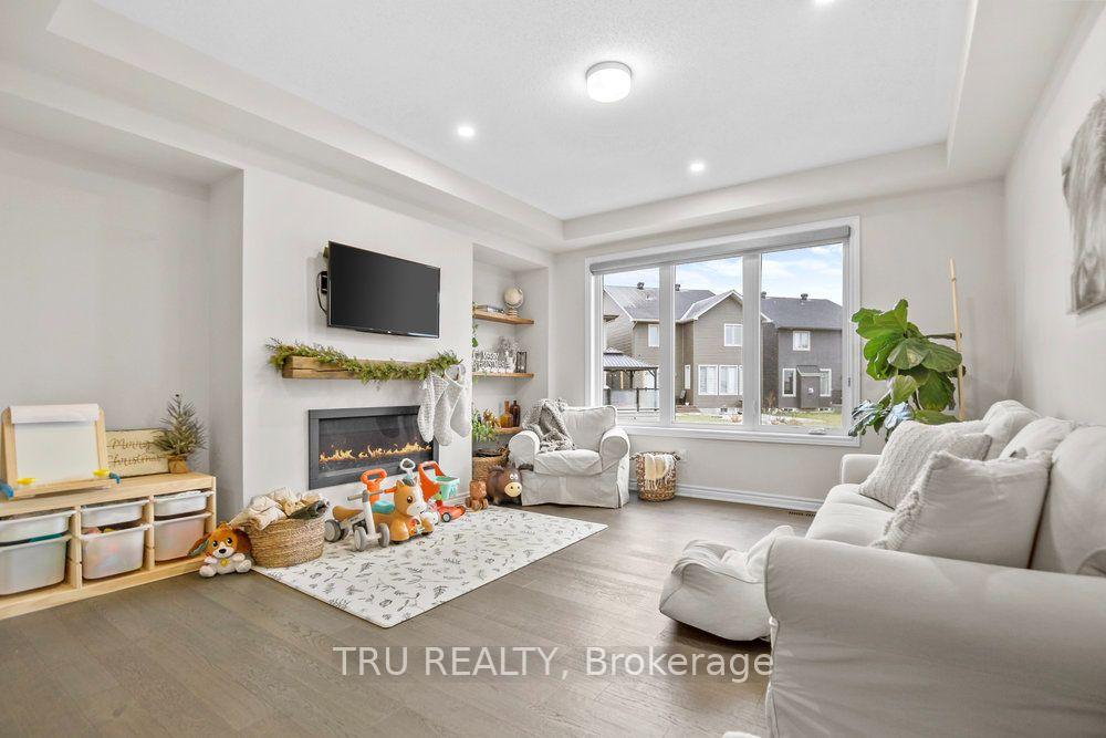 Photo 11 of 731 Brittanic Road, Ottawa, Kanata - Emerald Meadows/Trailwest — HOMEH