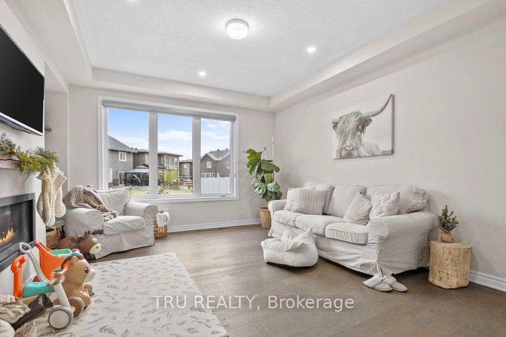 Photo 12 of 731 Brittanic Road, Ottawa, Kanata - Emerald Meadows/Trailwest — HOMEH