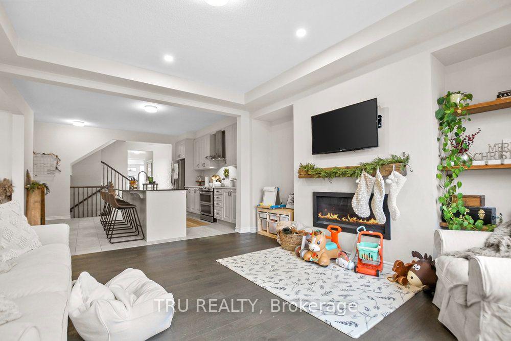 Photo 13 of 731 Brittanic Road, Ottawa, Kanata - Emerald Meadows/Trailwest — HOMEH