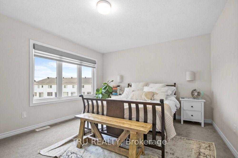 Photo 16 of 731 Brittanic Road, Ottawa, Kanata - Emerald Meadows/Trailwest — HOMEH