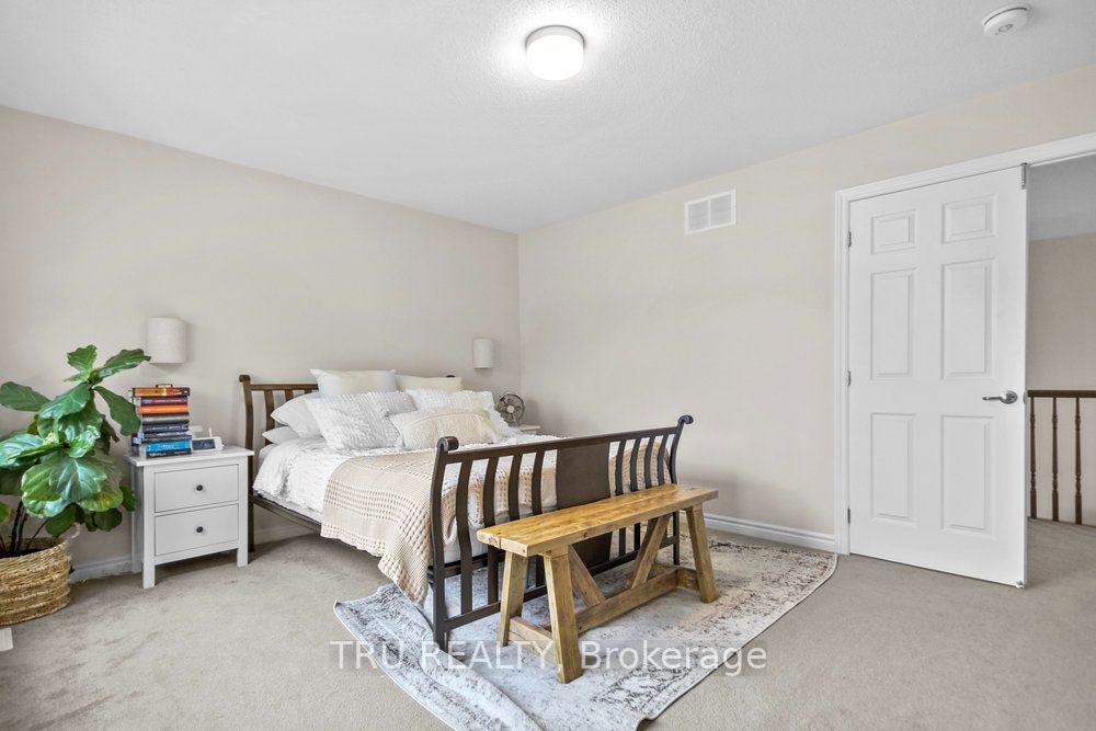 Photo 18 of 731 Brittanic Road, Ottawa, Kanata - Emerald Meadows/Trailwest — HOMEH