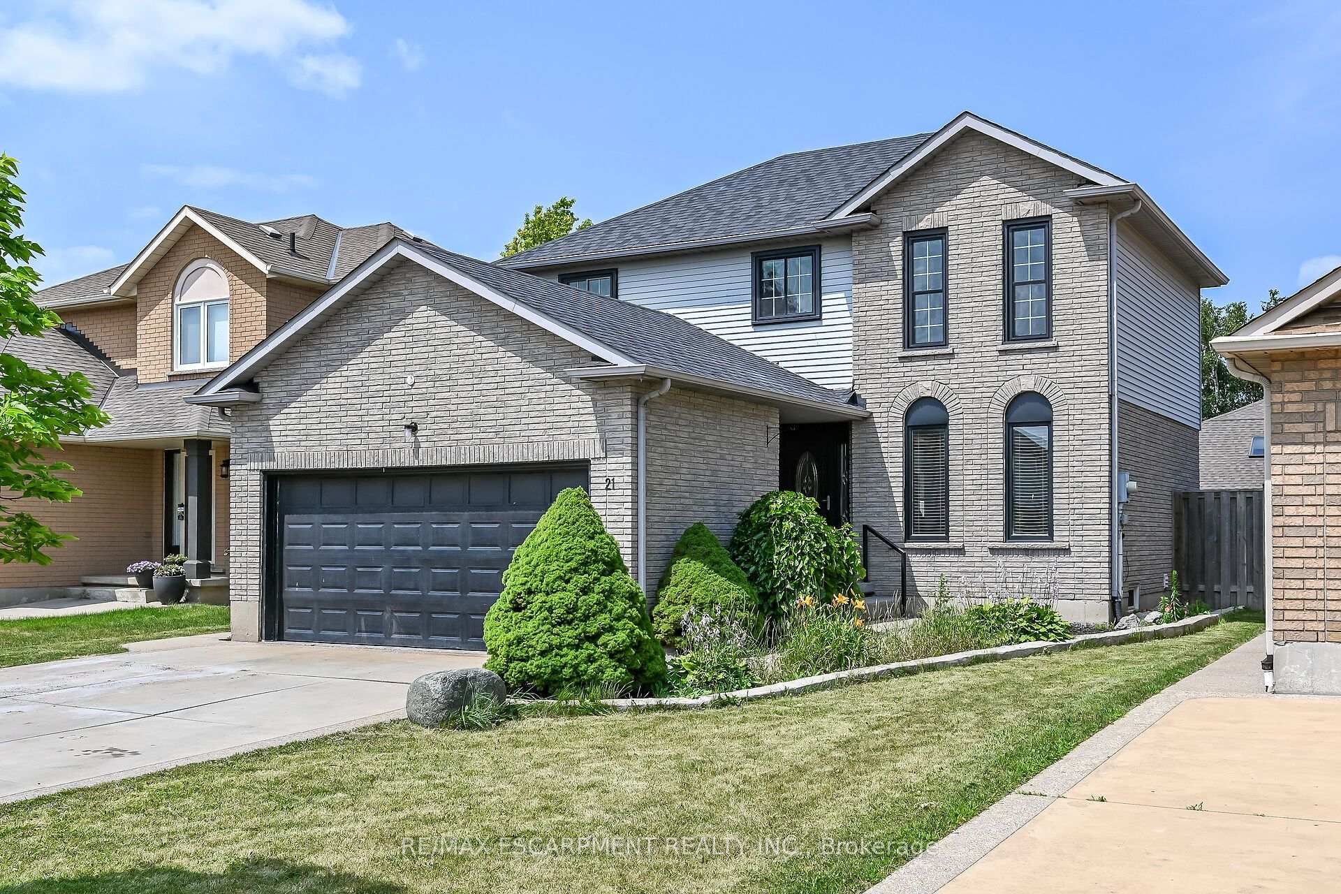 Photo 1 of 21 Springgarden Crescent, Hamilton, Stoney Creek Mountain — HOMEH