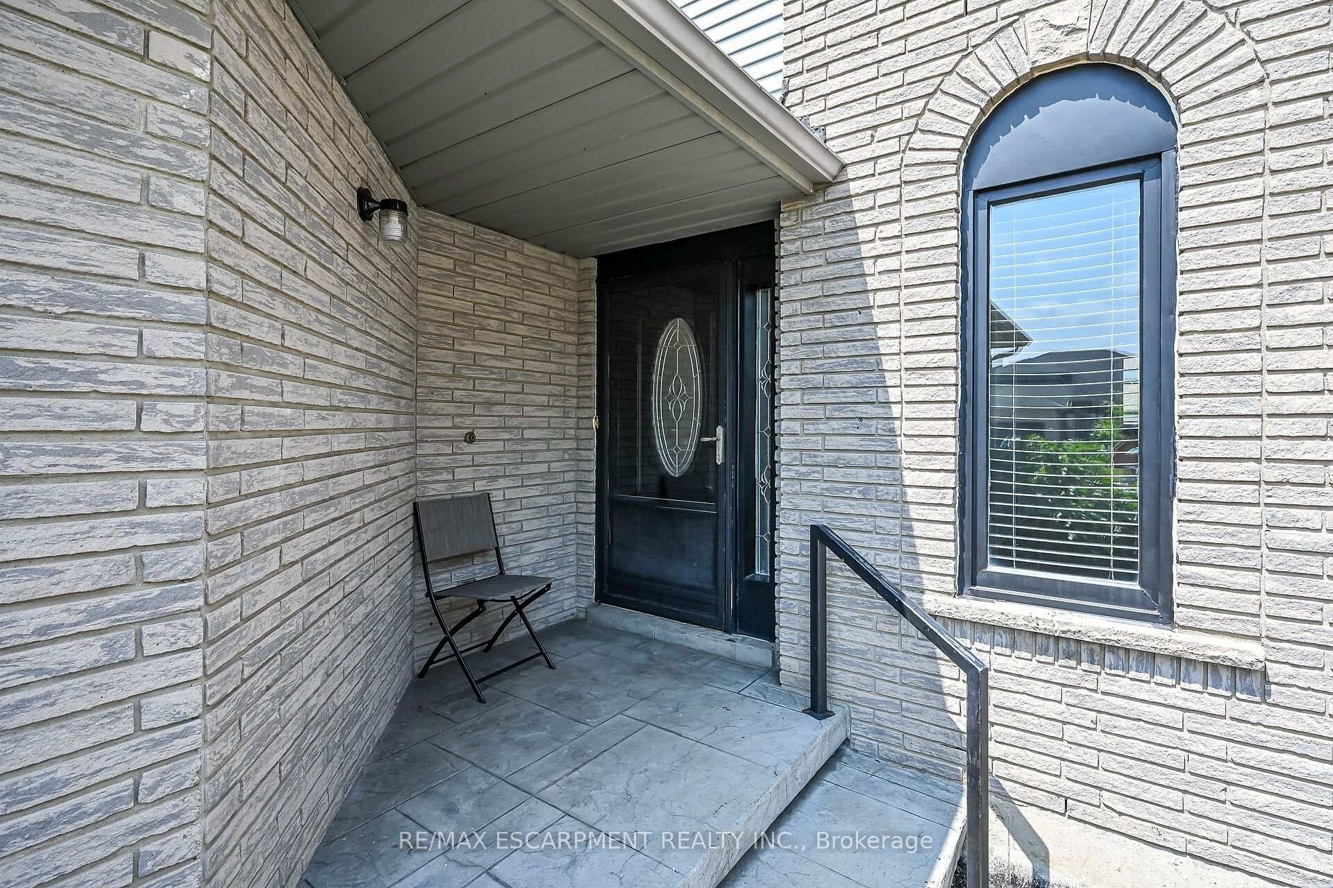 Photo 3 of 21 Springgarden Crescent, Hamilton, Stoney Creek Mountain — HOMEH